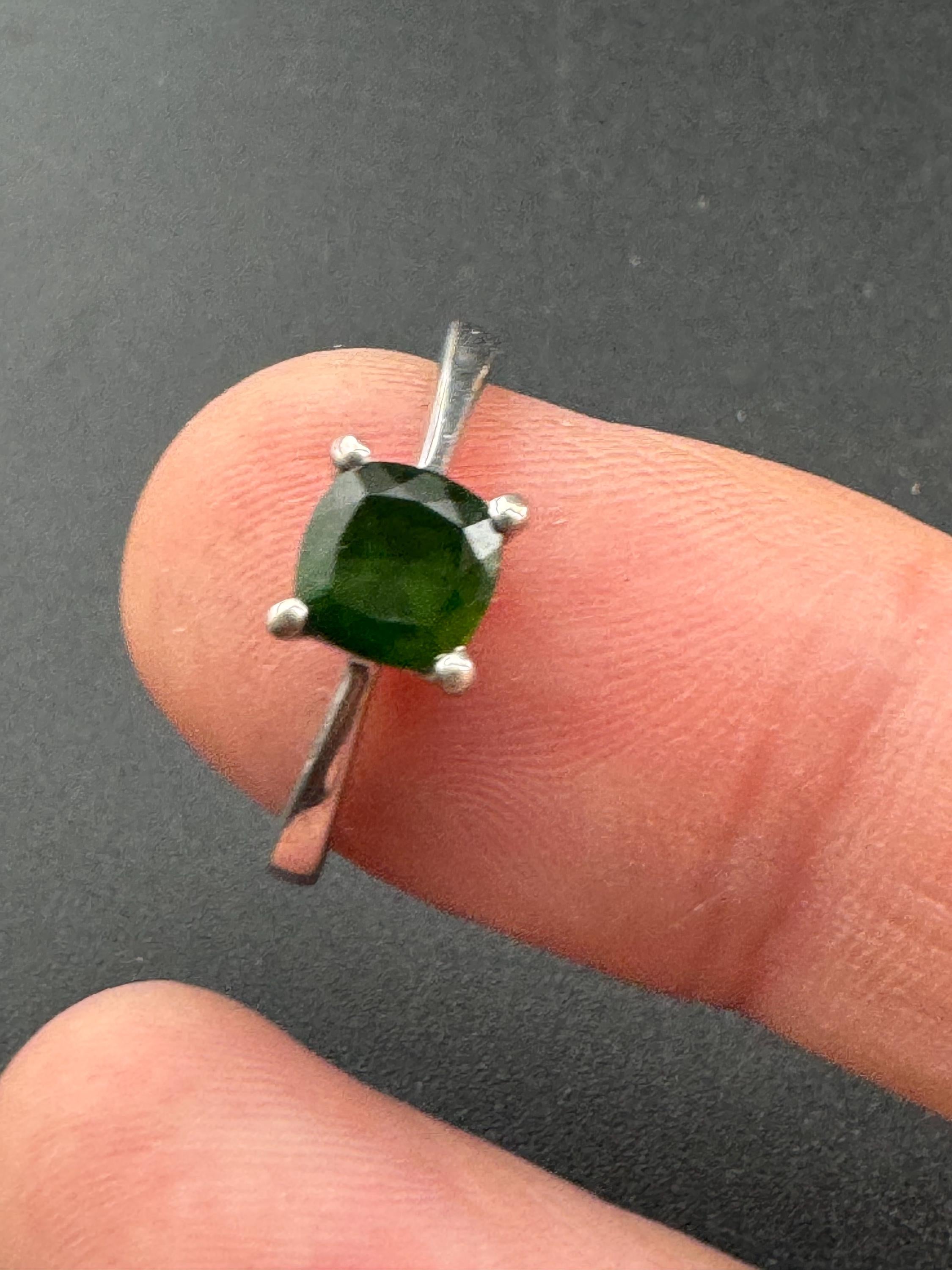 Emerald Green Gemstone Ring: Retro Sterling Silver Solitaire, UK Size N.5