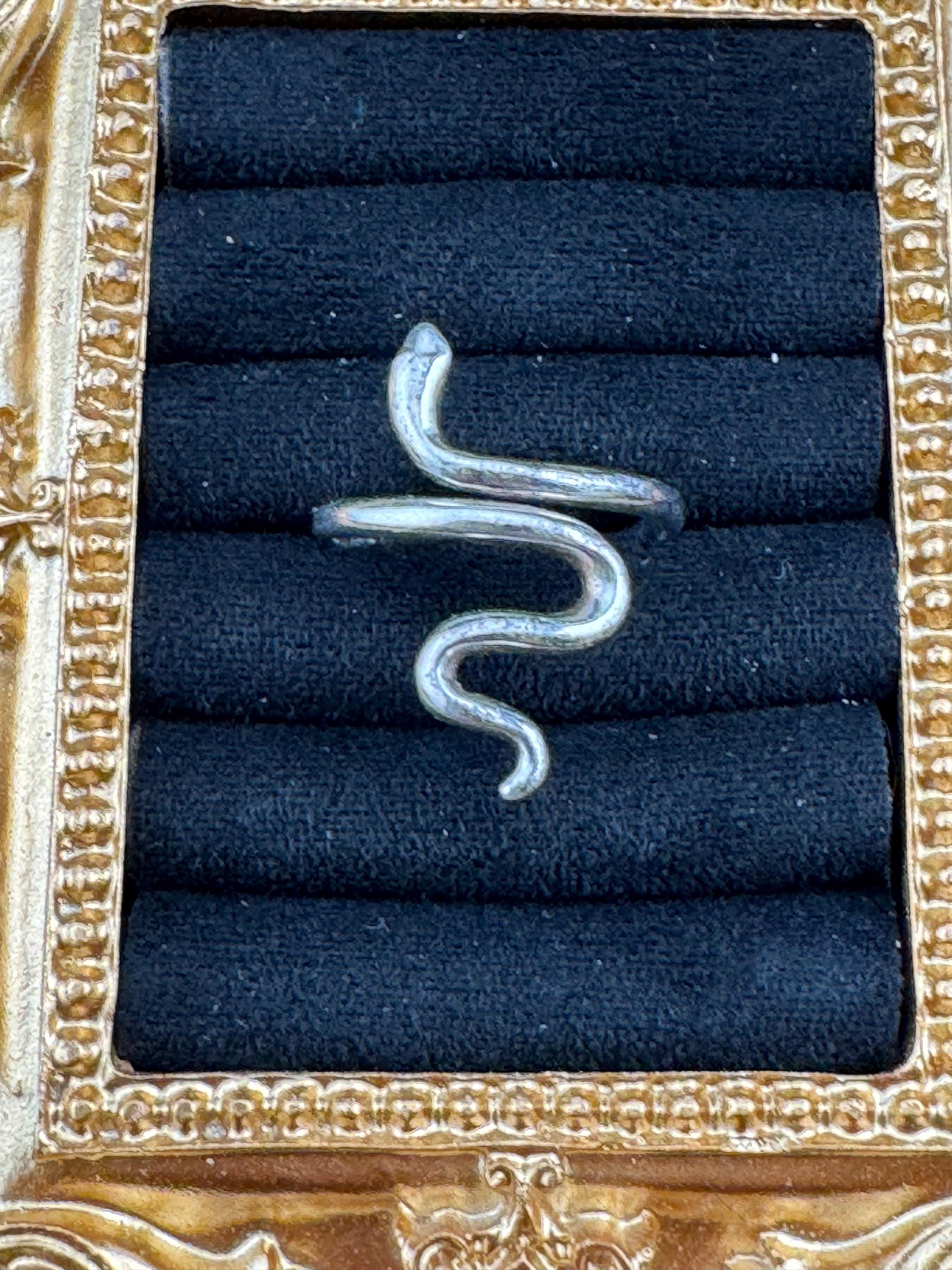 Size O ladies dainty 925 sterling silver snake ring 2.6 grams size 55