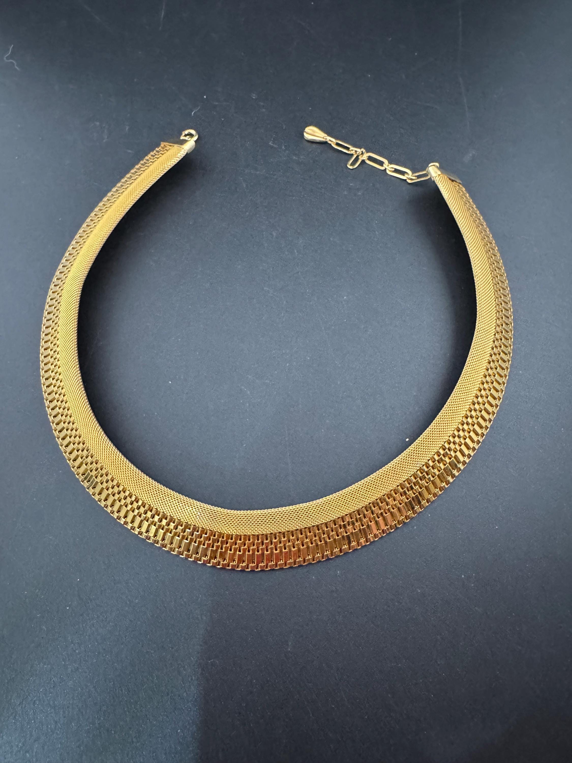 vintage modernist 2cm wide woven mesh gold choker necklace Vintage 1960s Gold plated