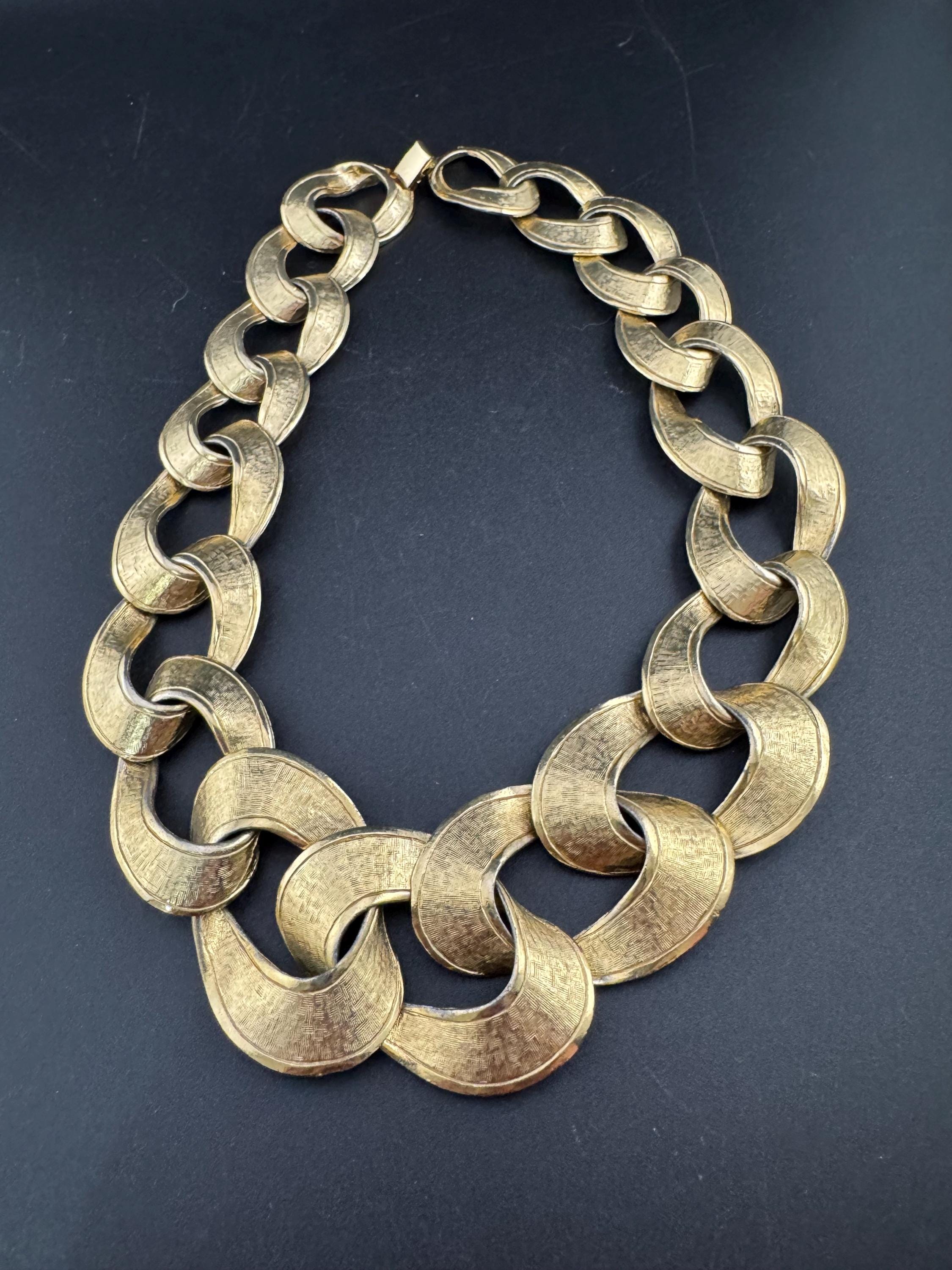 Retro 1980s wide link chunky gold tone weighty curb link choker necklace