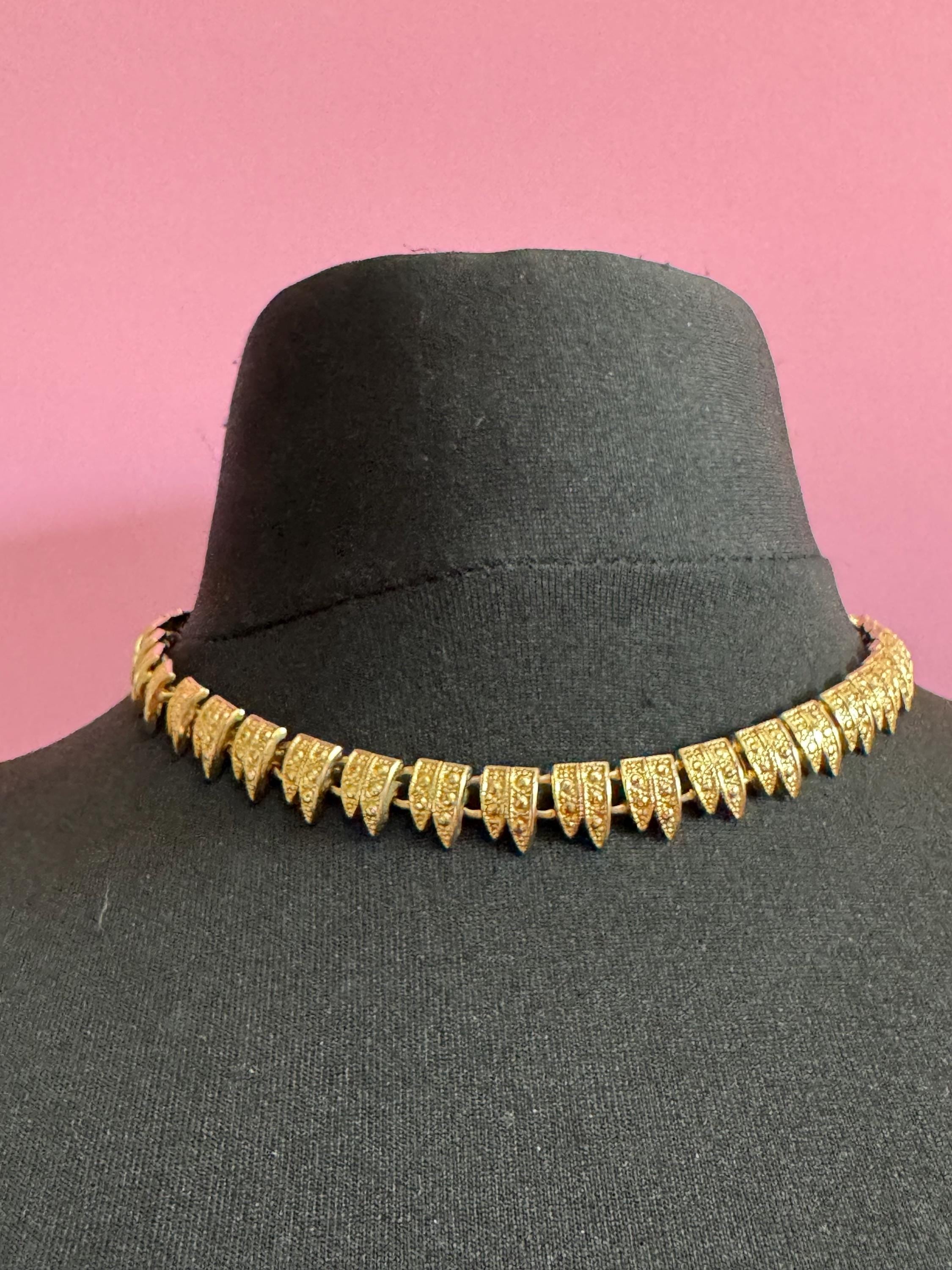 Vintage gold tone modernist textured panel link choker necklace, well made piece