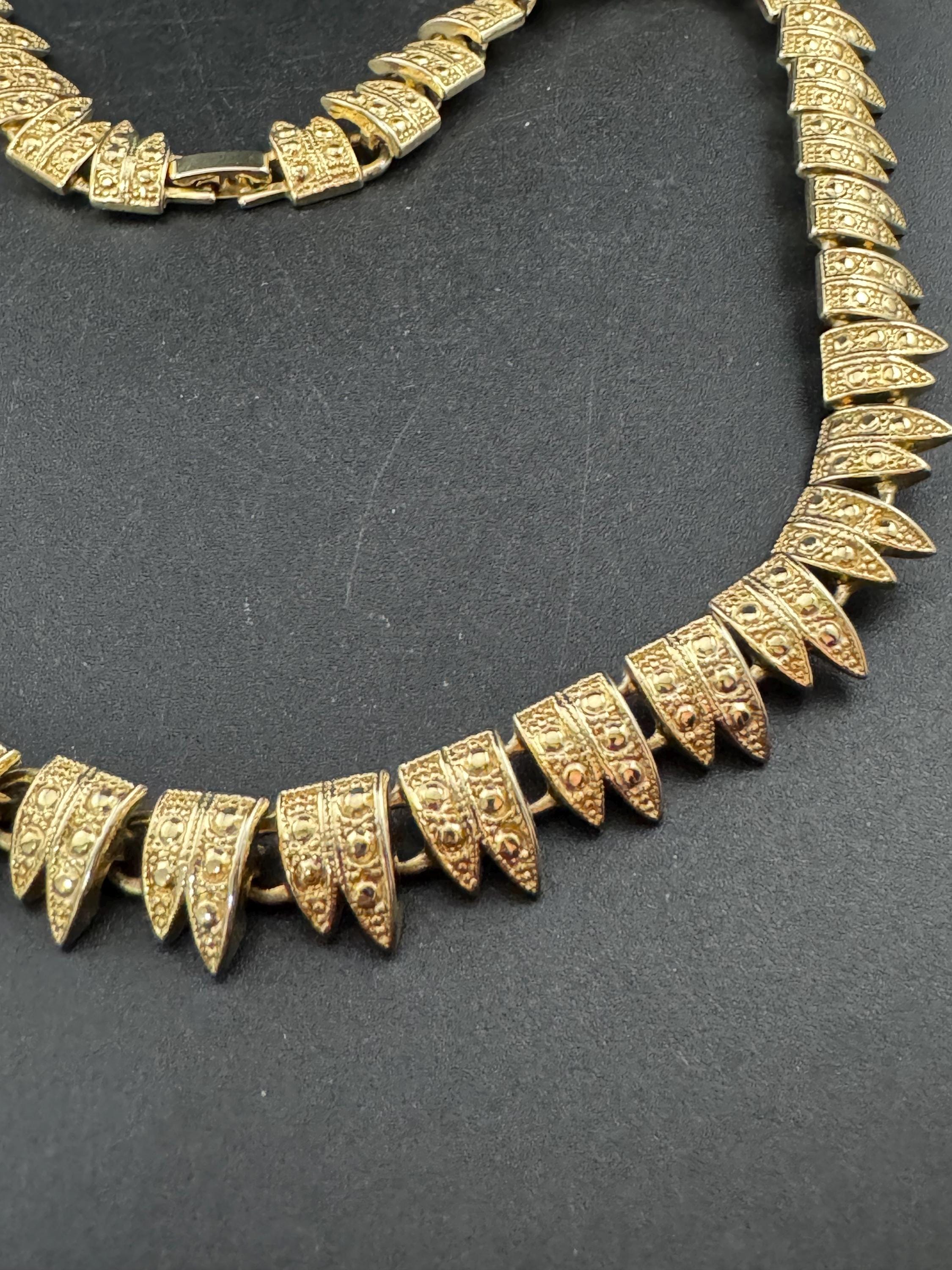 Vintage gold tone modernist textured panel link choker necklace, well made piece