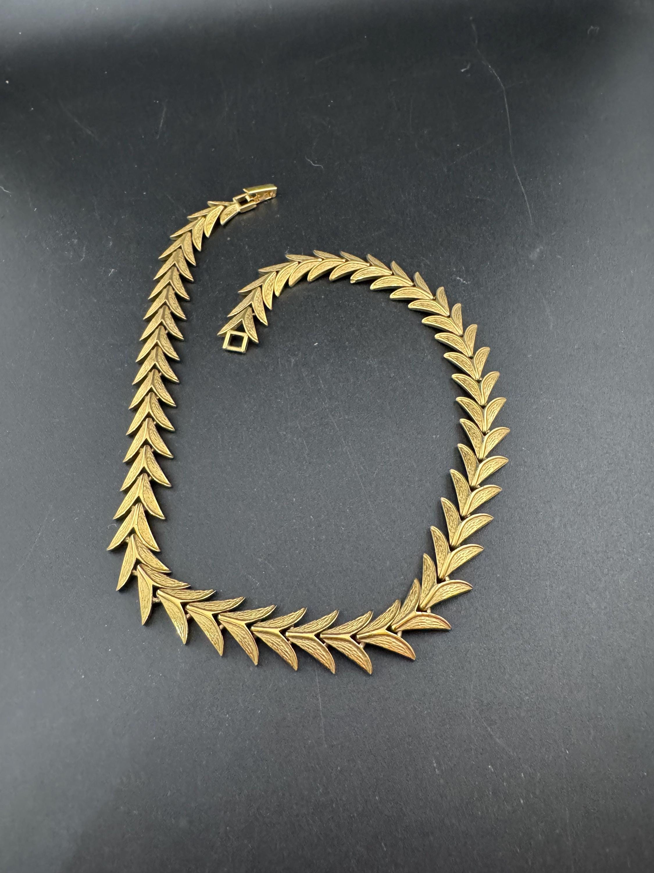 Petite fit, slim neck Vintage gold tone wide chevron chain link choker collar necklace 40cm