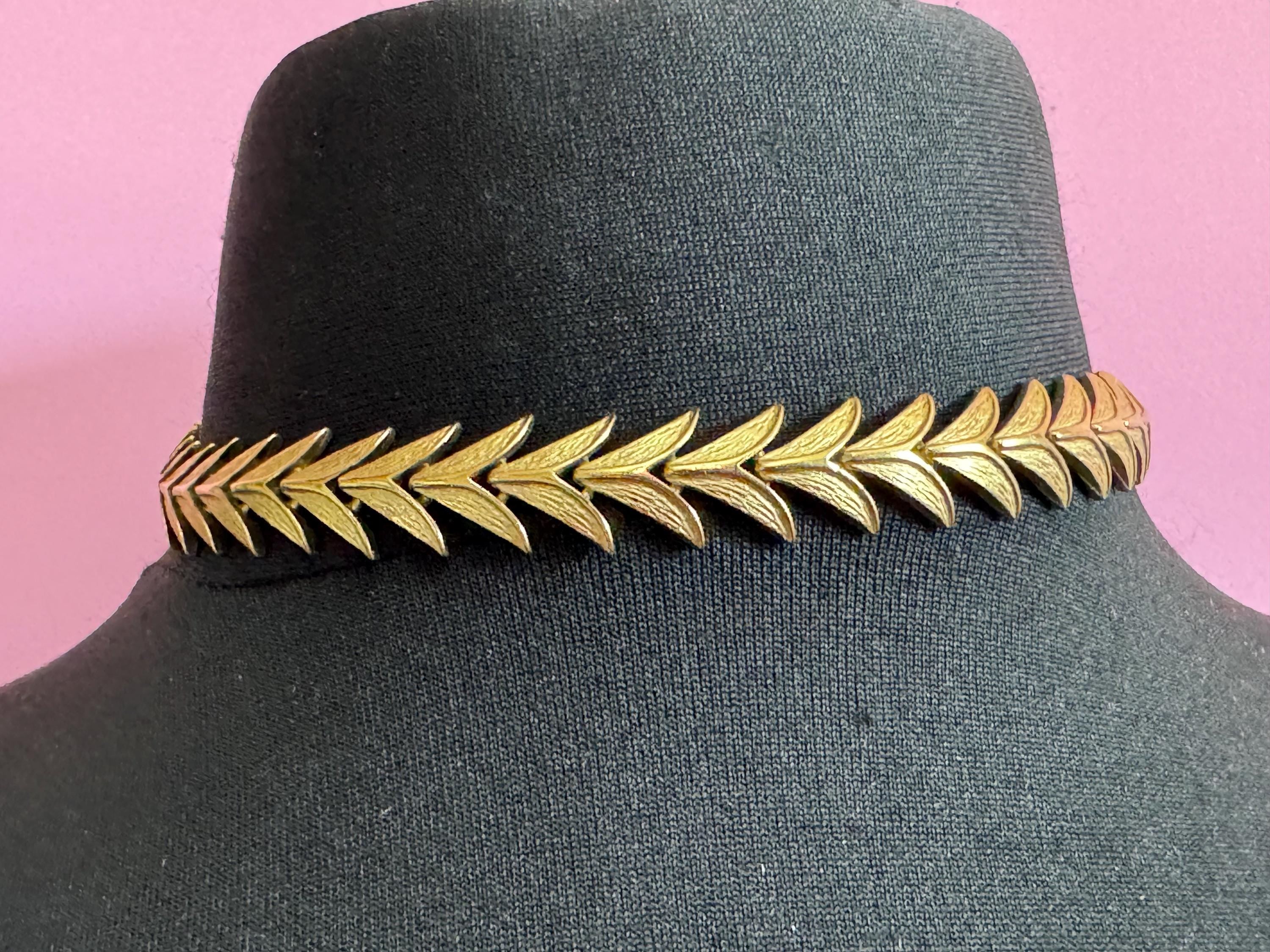Petite fit, slim neck Vintage gold tone wide chevron chain link choker collar necklace 40cm