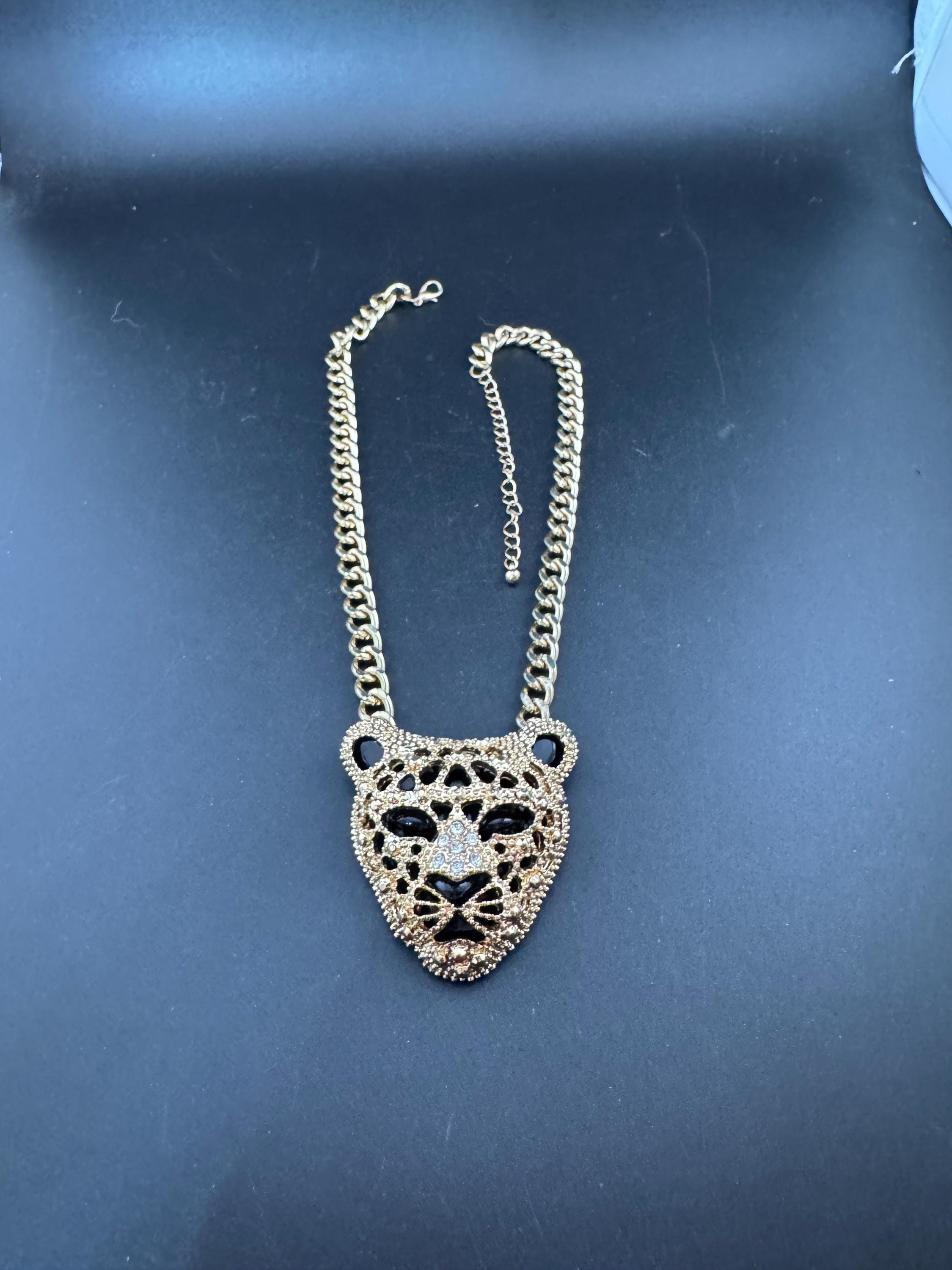 Retro chunky black and gold tone big cat leopard head curb chain pendant choker necklace y2K 90s