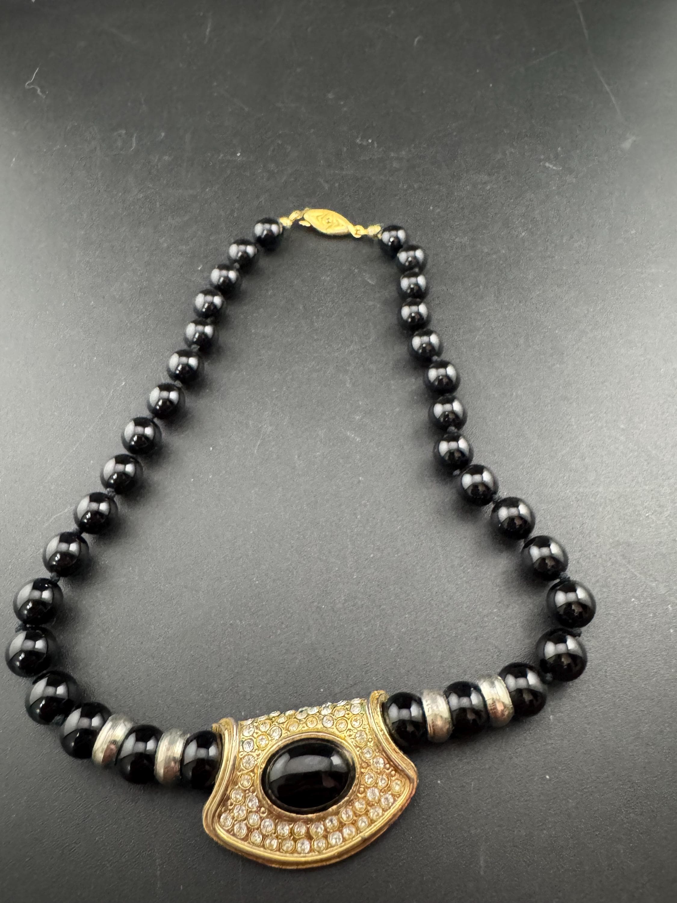Petite fit, slim neck 37cm glass beaded gold tone rhinestone cabochon diamanté choker necklace