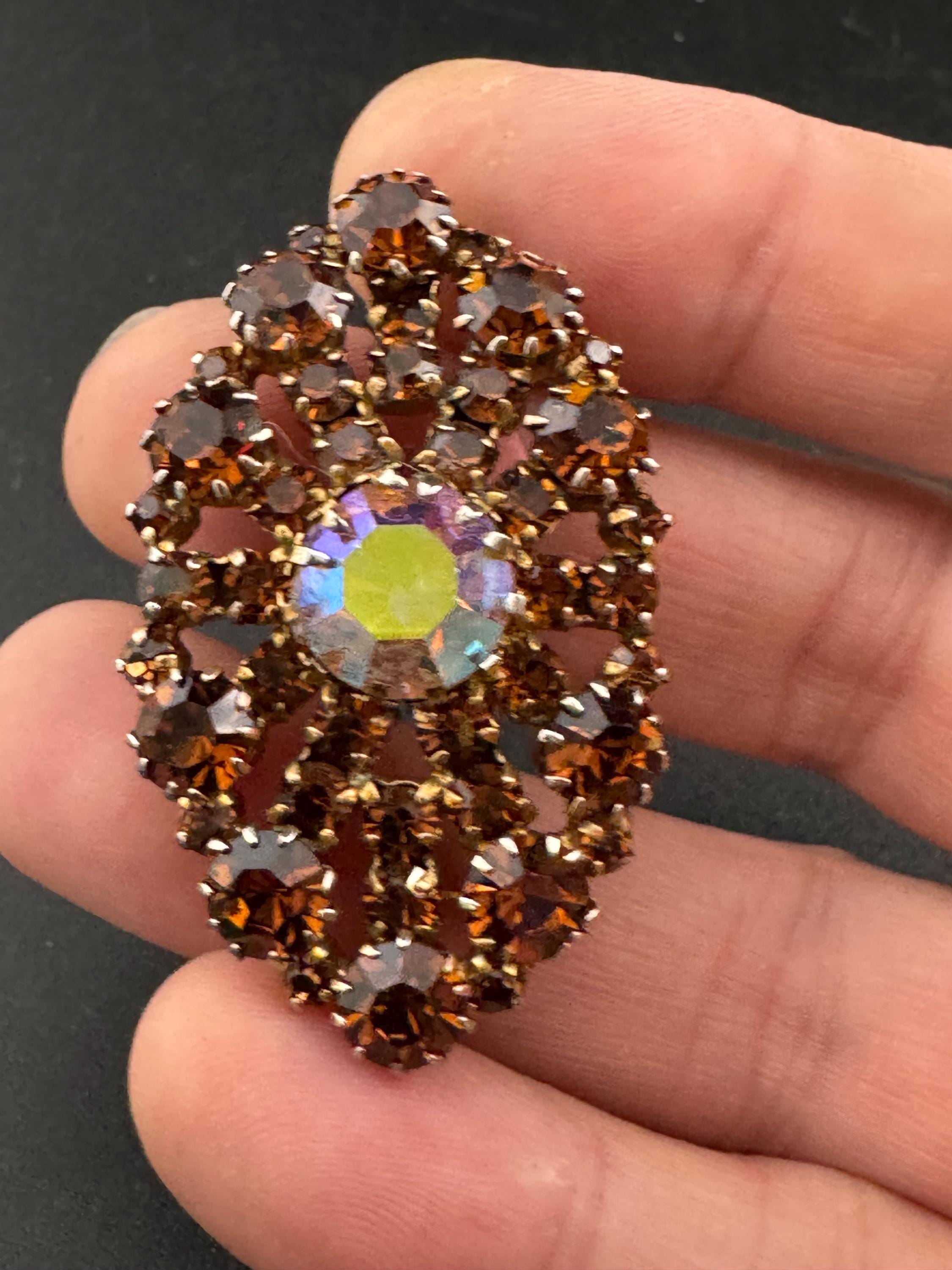 vintage gold tone brown AB and brown cognac glass brooch 4.5cm