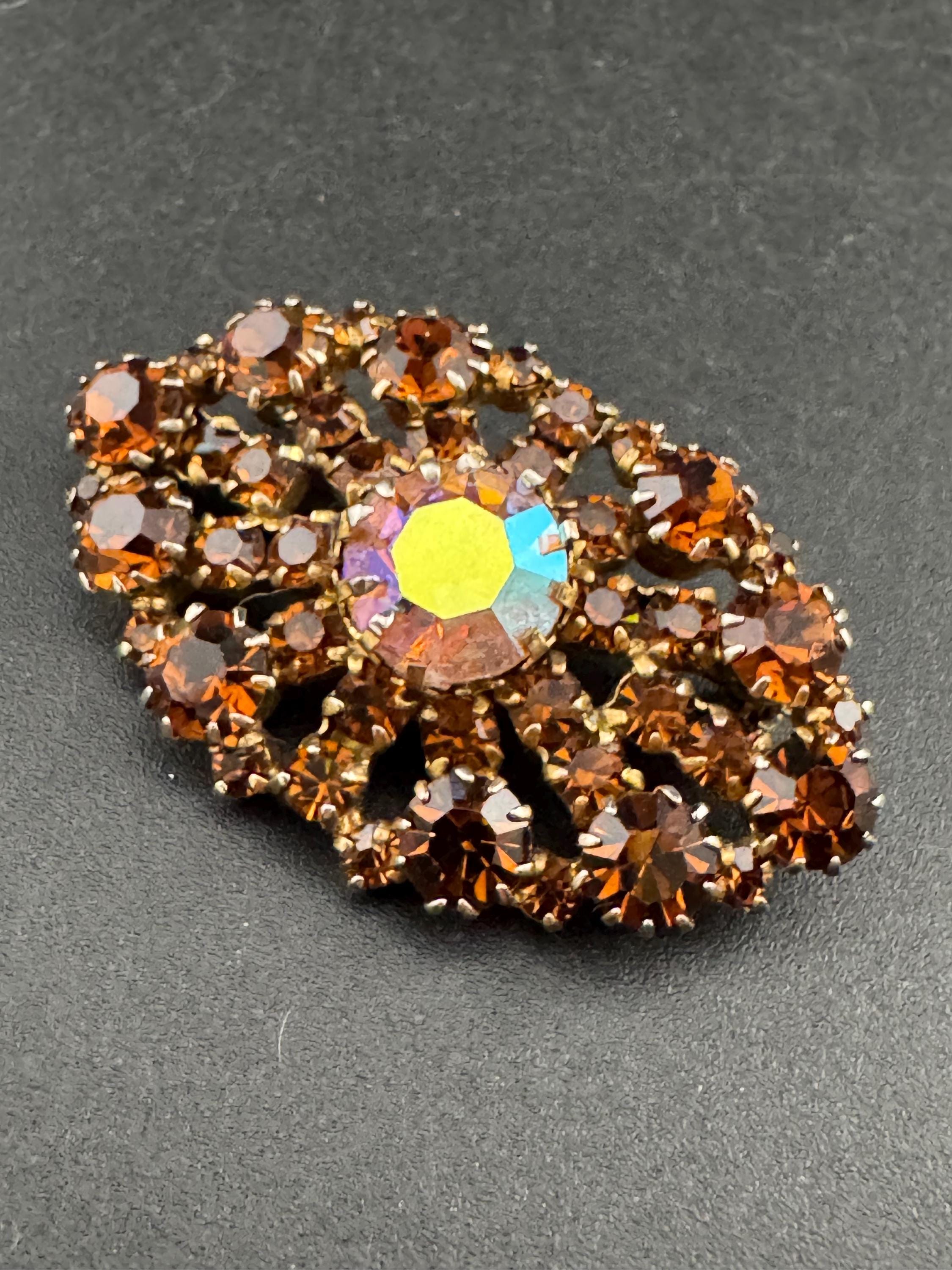 vintage gold tone brown AB and brown cognac glass brooch 4.5cm