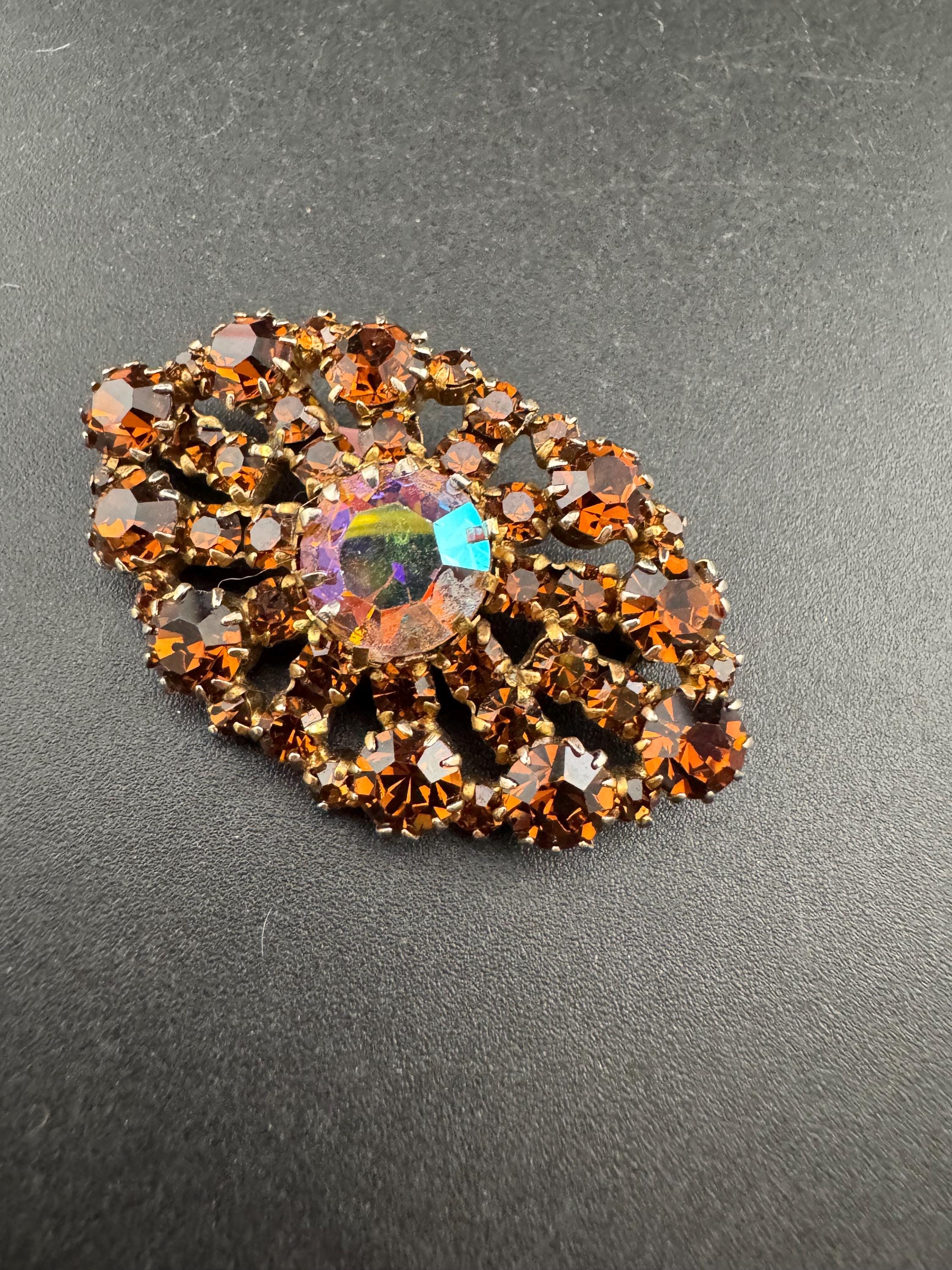 vintage gold tone brown AB and brown cognac glass brooch 4.5cm