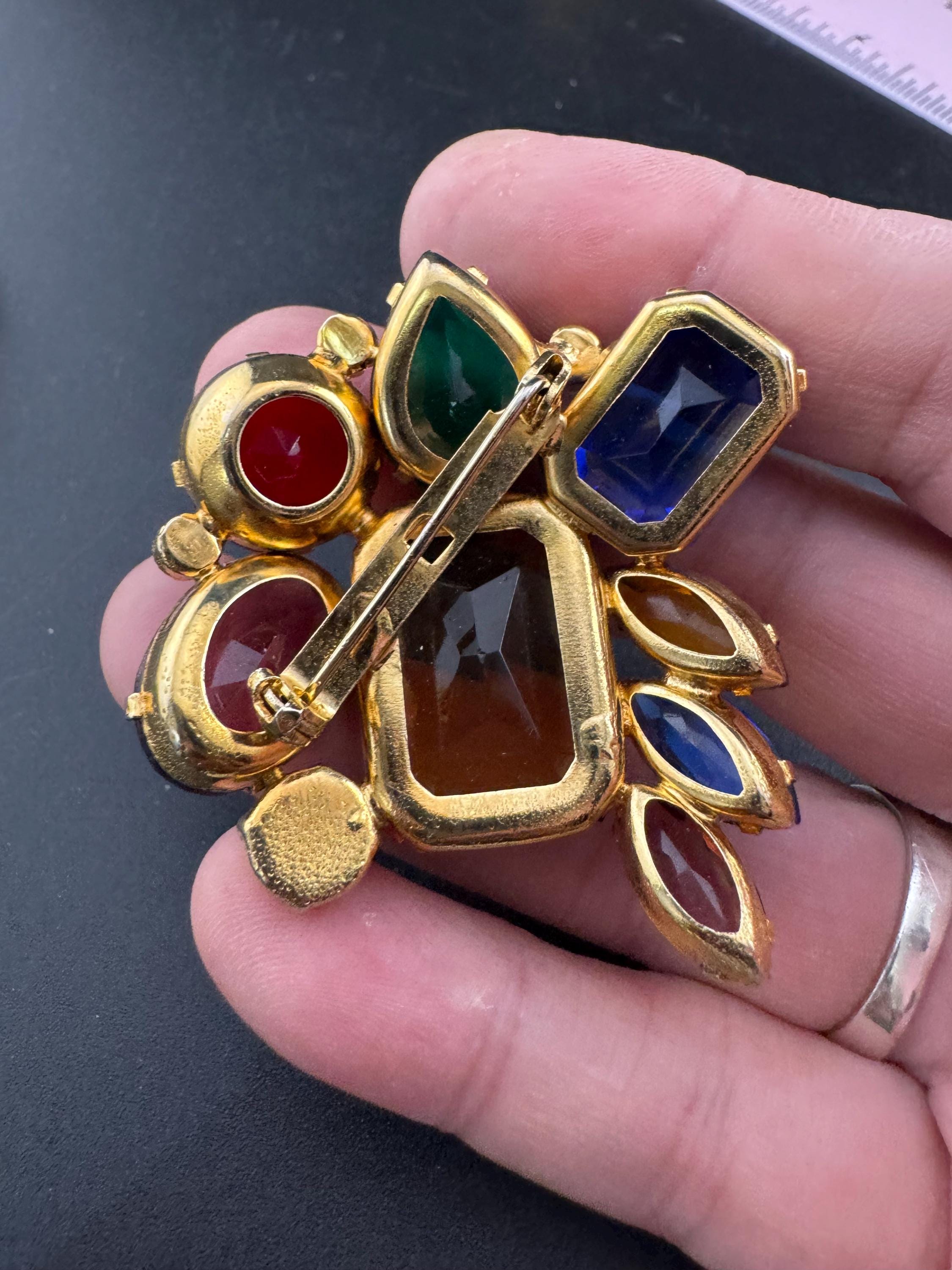 vintage 1950s cognac brown amethyst purple and blue glass rhinestone coloured open back brooch