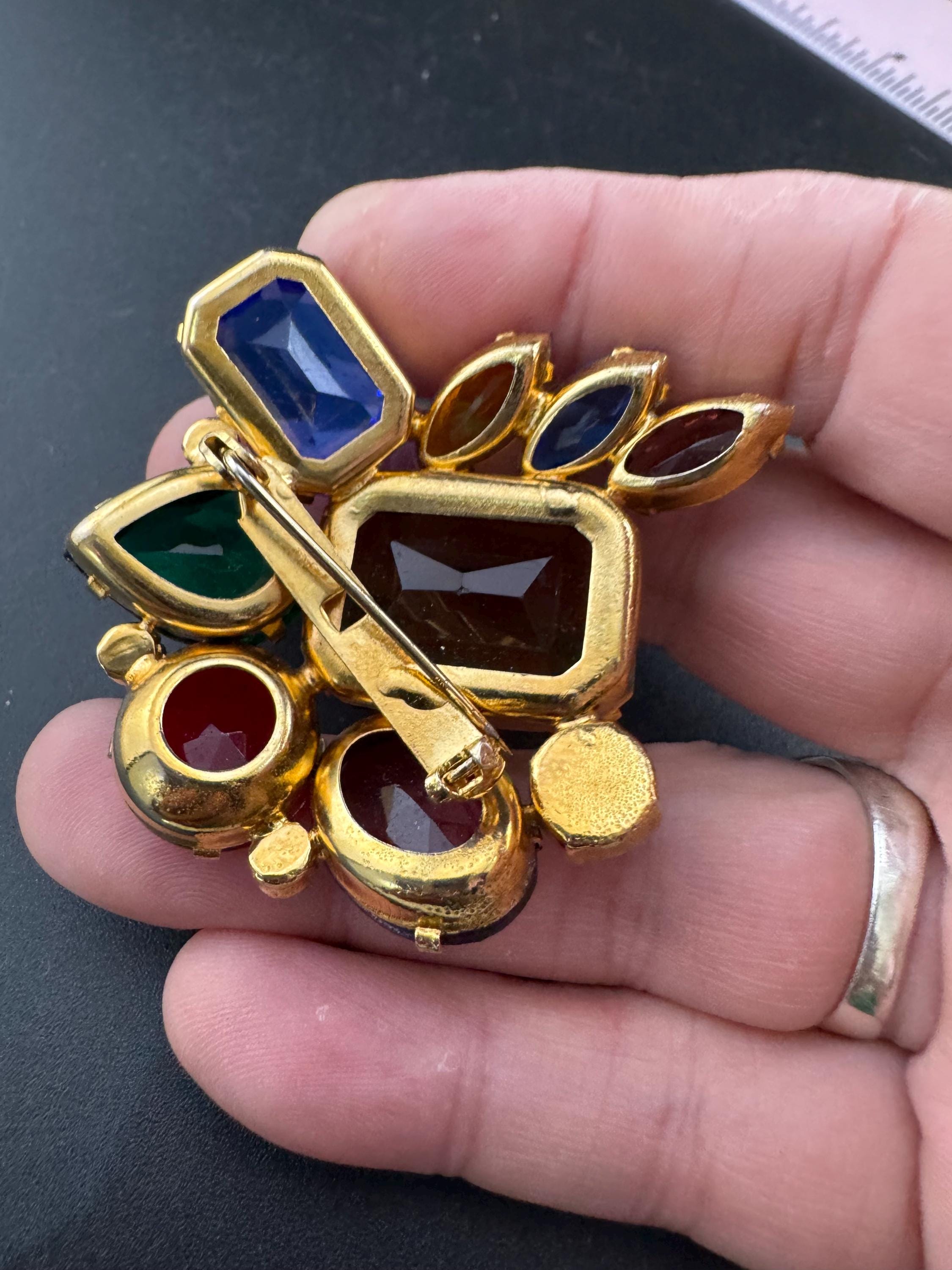 vintage 1950s cognac brown amethyst purple and blue glass rhinestone coloured open back brooch
