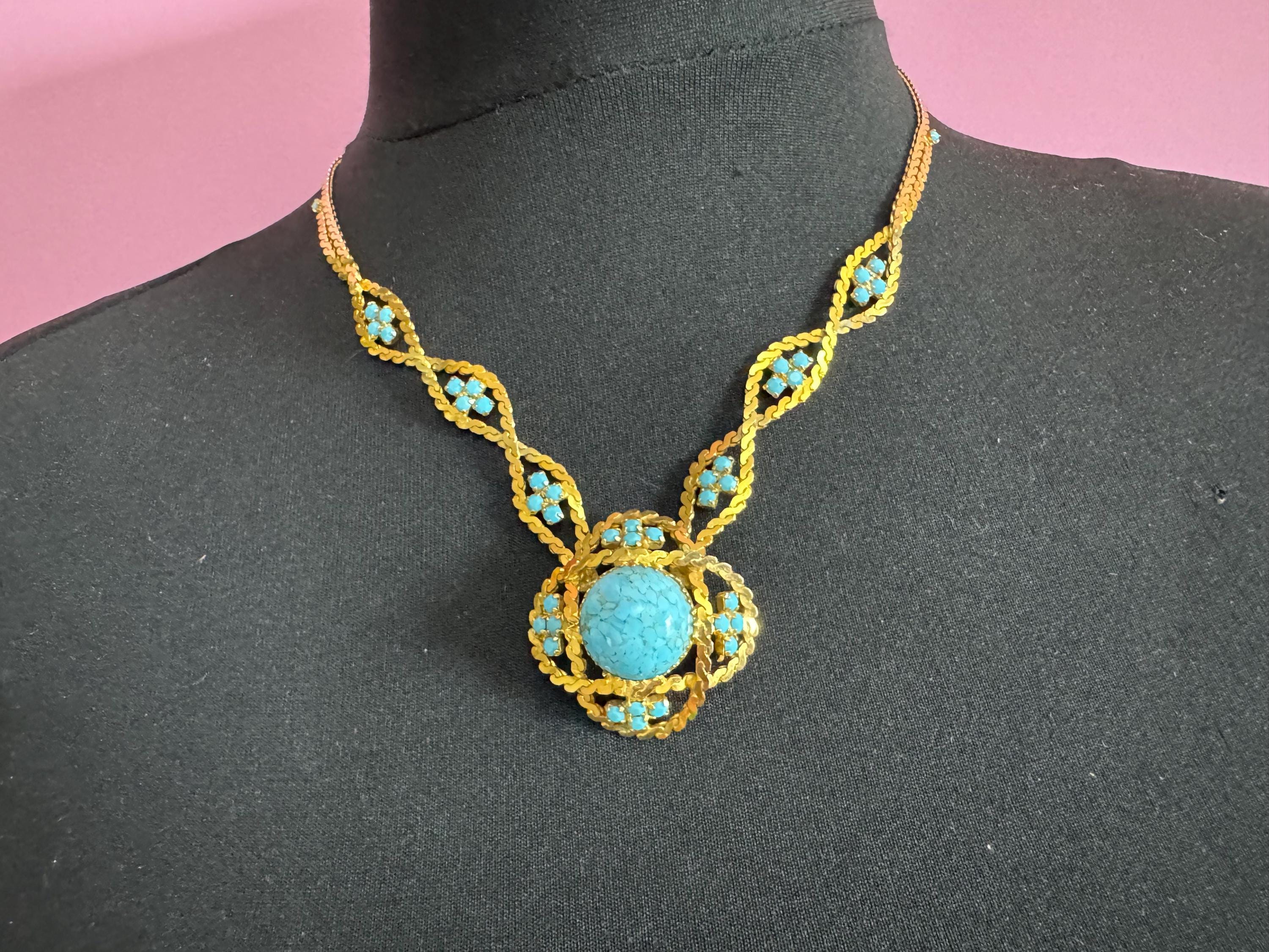 Vintage 1960s Serpentine Lariat Necklace: Gold Tone & Turquoise Cabochon