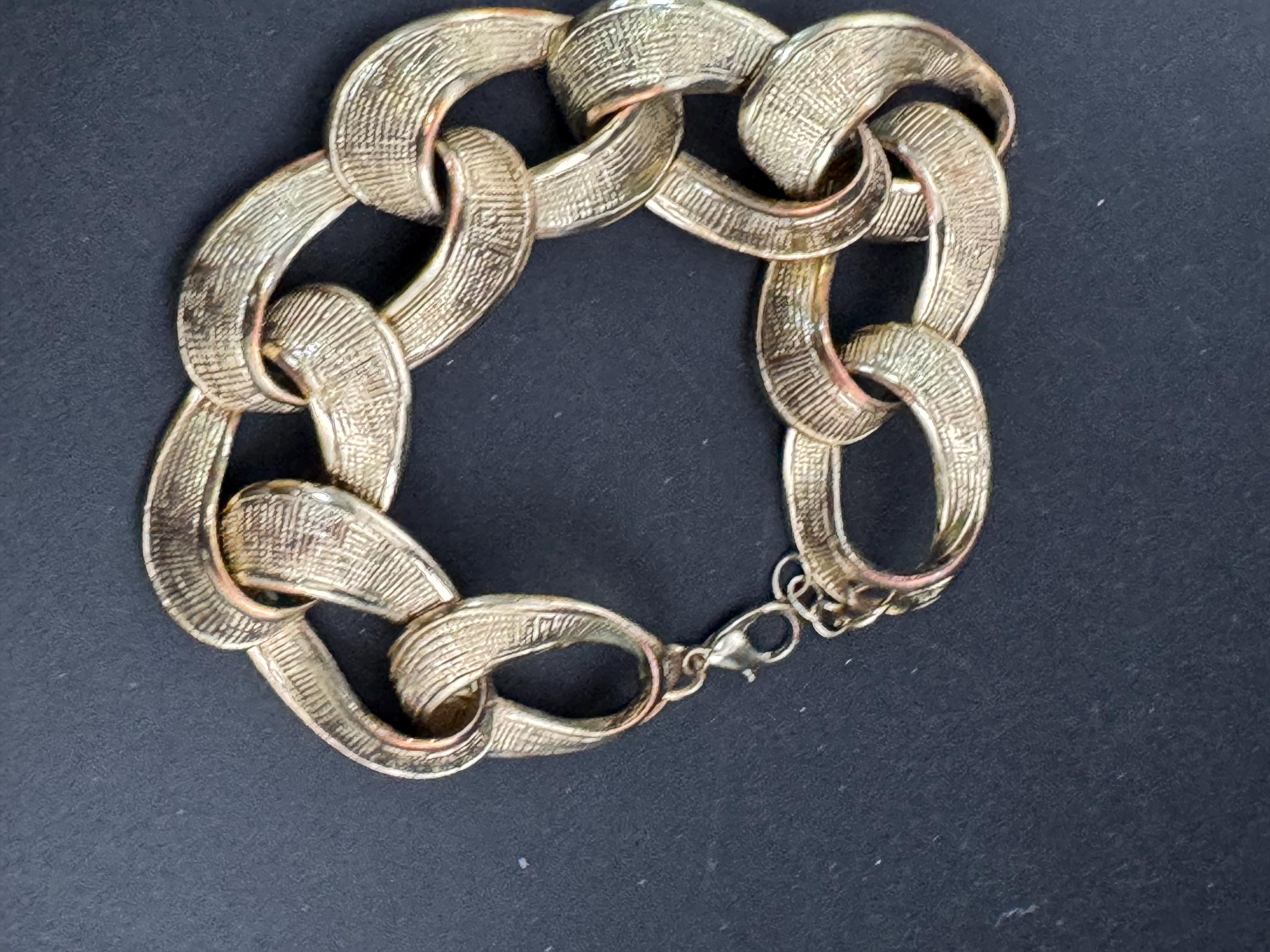 Retro gold tone weighty chunky curb link chain bracelet 19.5cm long x 2cm