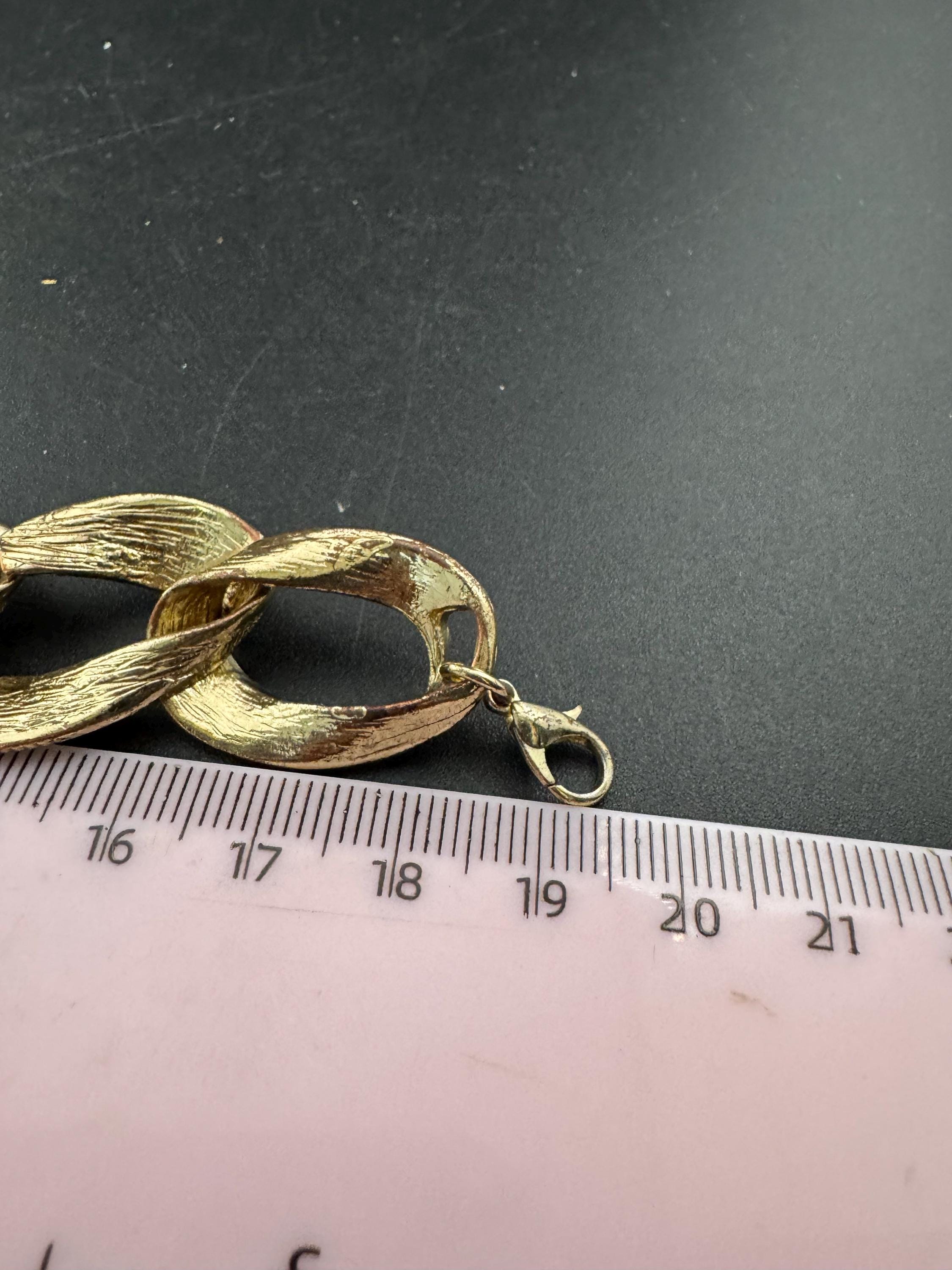 Retro gold tone weighty chunky curb link chain bracelet 19.5cm long x 2cm
