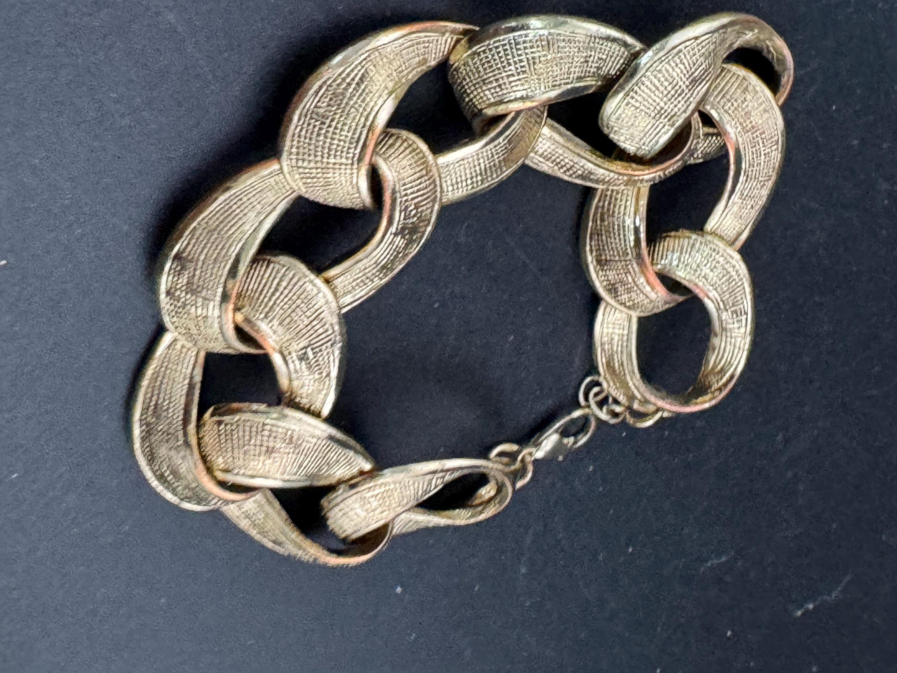 Retro gold tone weighty chunky curb link chain bracelet 19.5cm long x 2cm