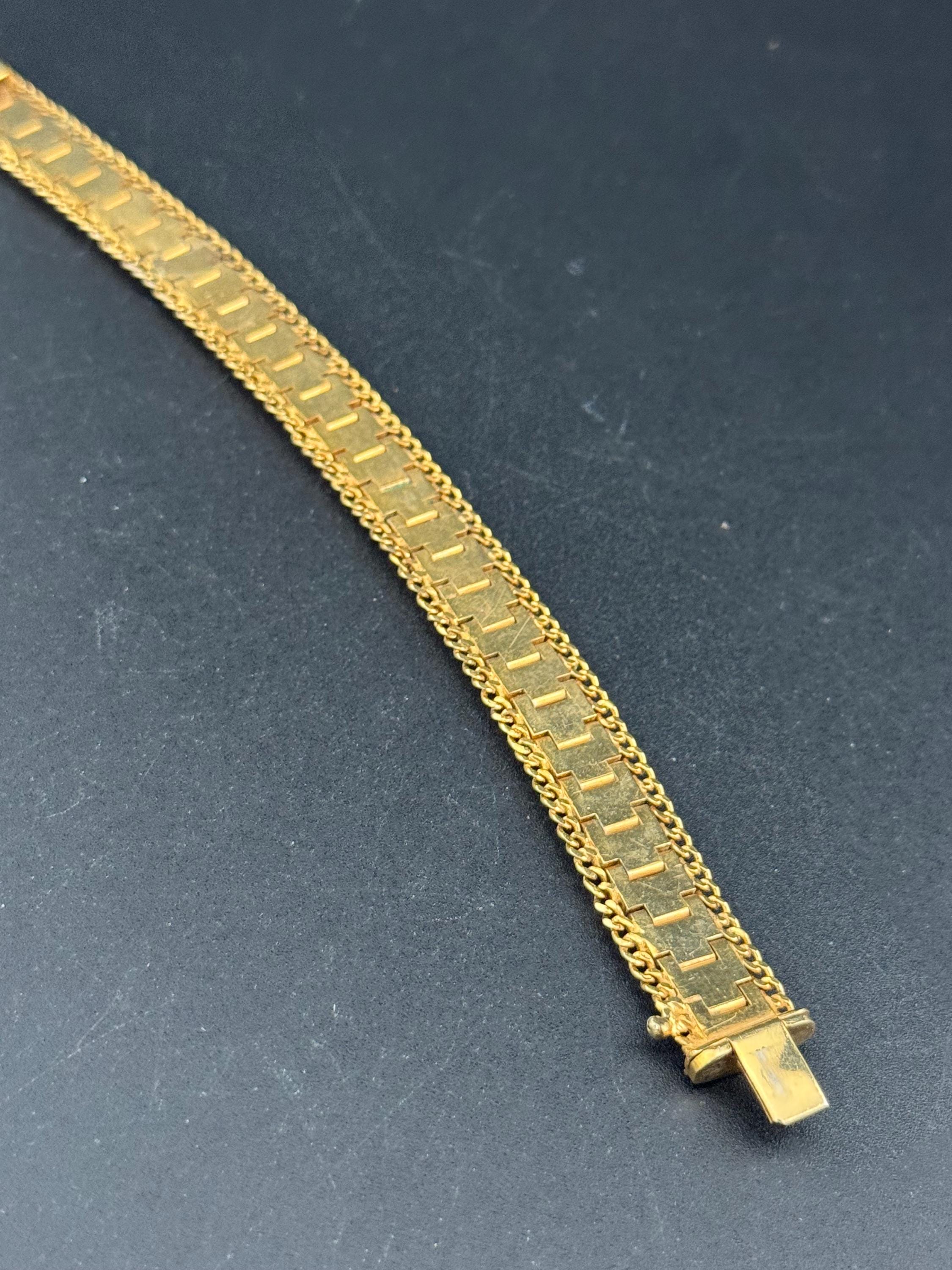 Vintage 1970s articulated flat textured gold plated wide chain etched bracelet 18.5 x 14mm