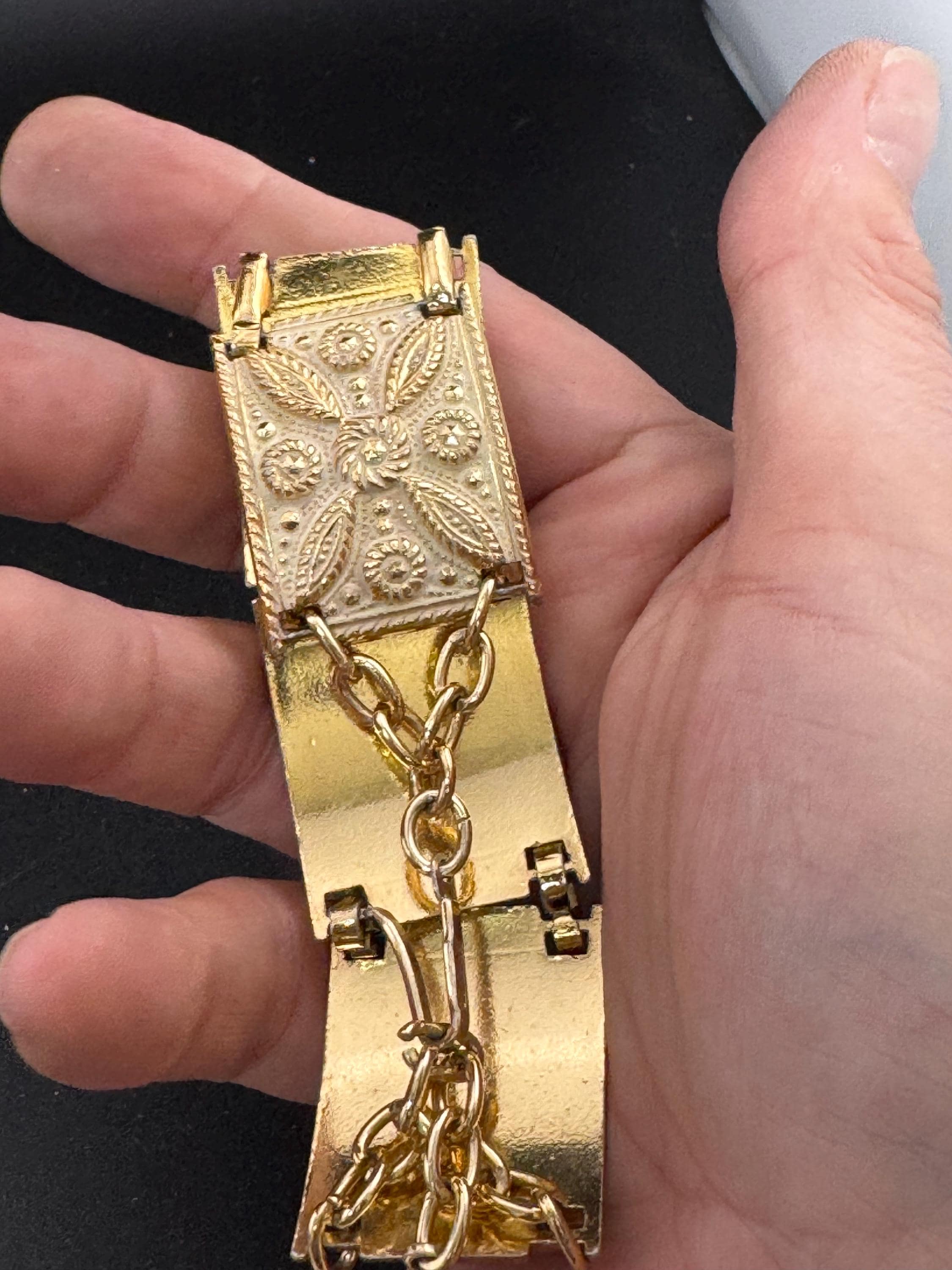 Vintage gold Tone cream enamel floral panel link bracelet lightweight aluminium Eloxal