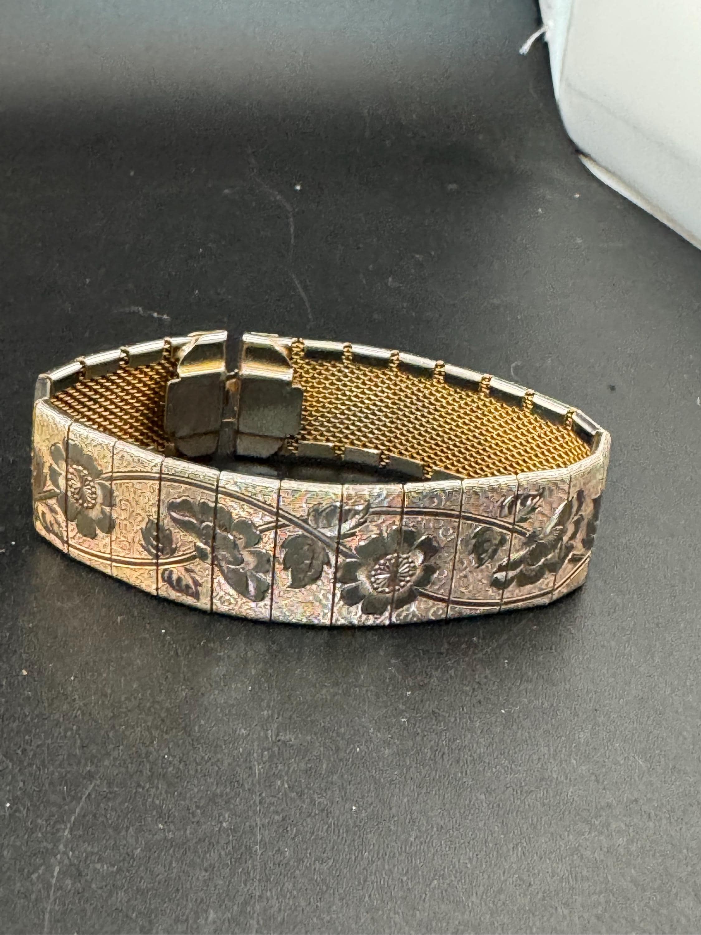 Vintage gold tone 2cm wide woven flat articulated Mesh bracelet engraved with beautiful florals  18.5cm long