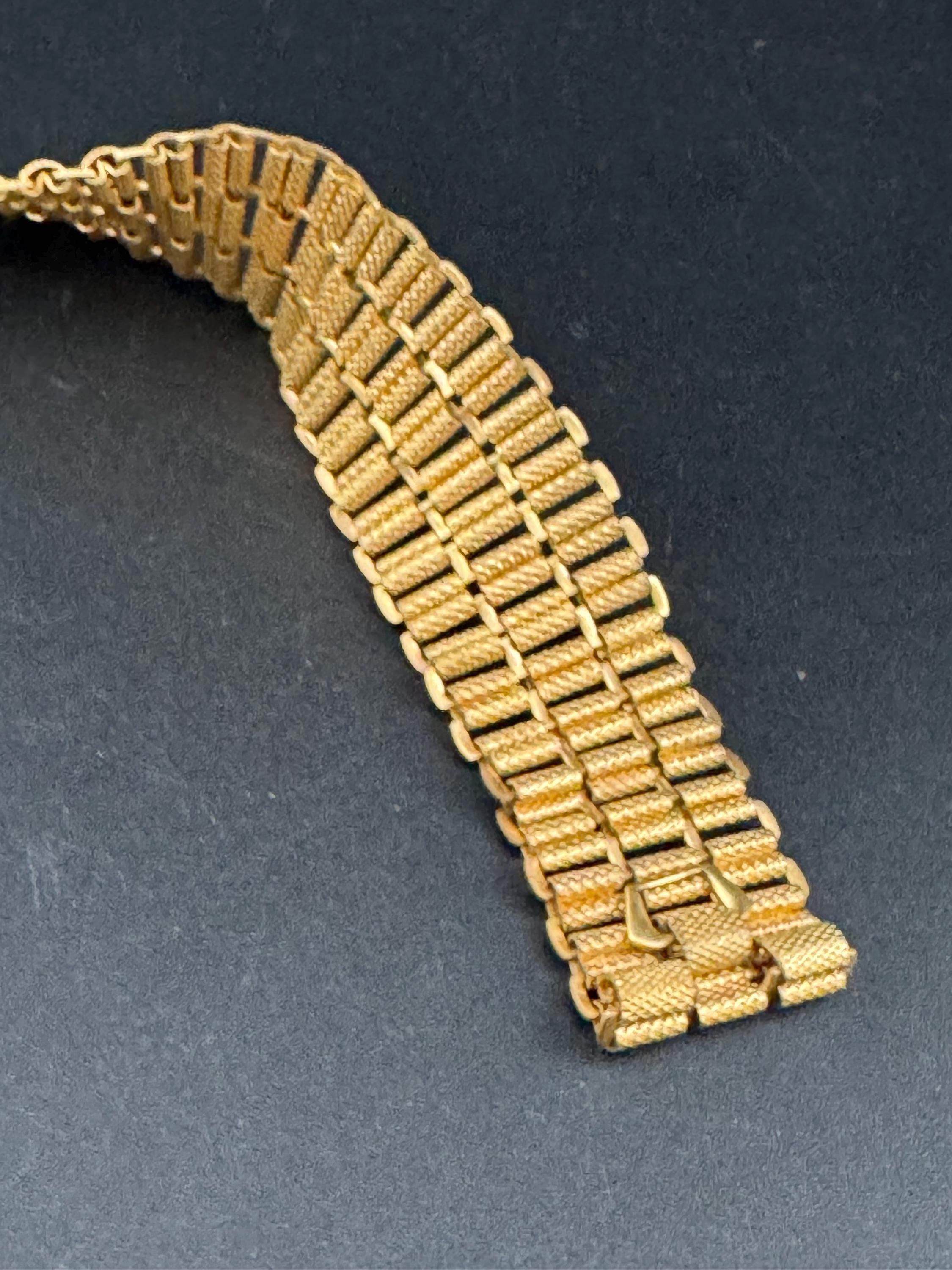 Petite size wrist Nice early mid century gold tone  panel link wide articulated bracelet 17.5cm x 2.5cm book chain design
