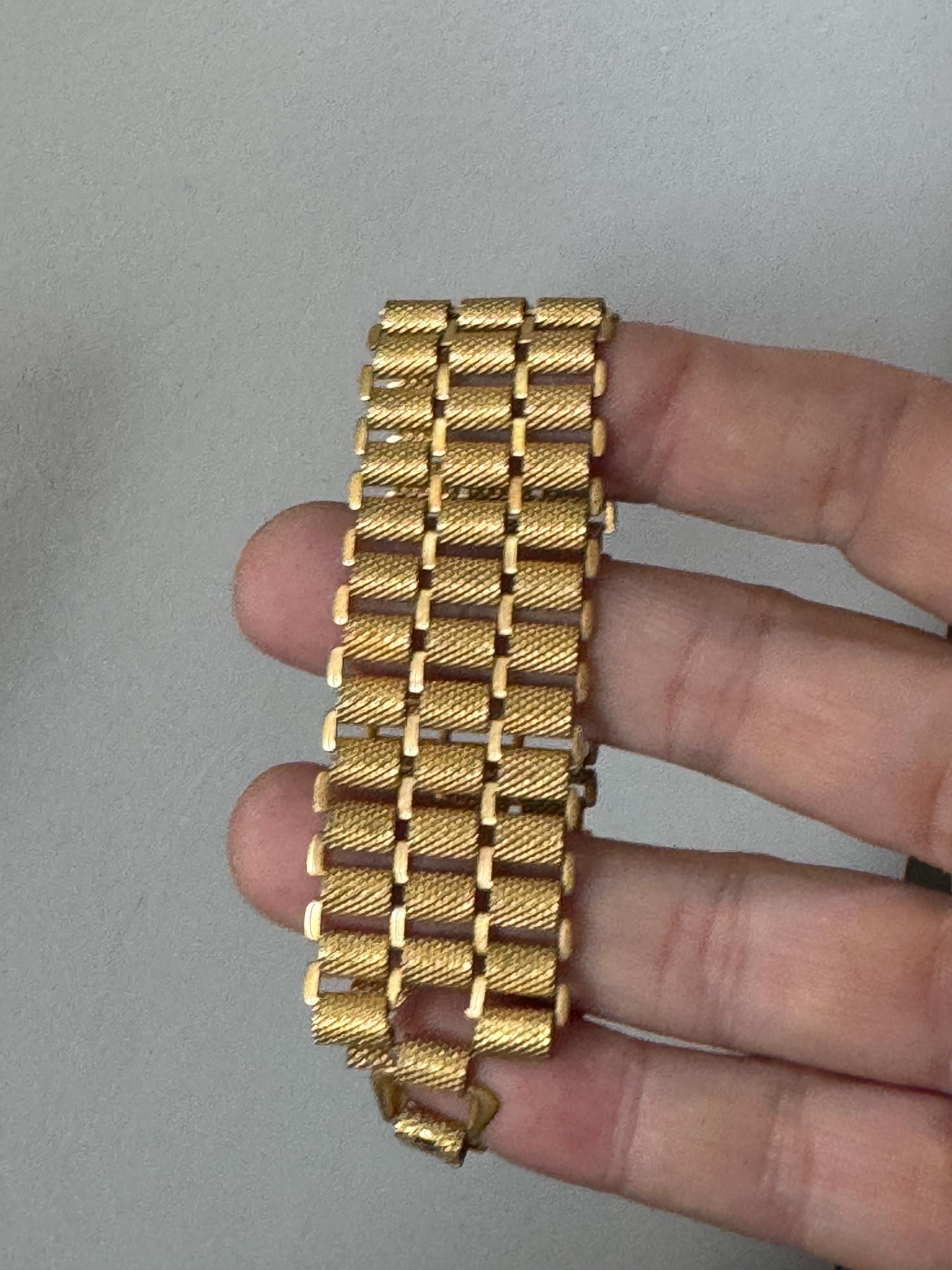 Petite size wrist Nice early mid century gold tone  panel link wide articulated bracelet 17.5cm x 2.5cm book chain design
