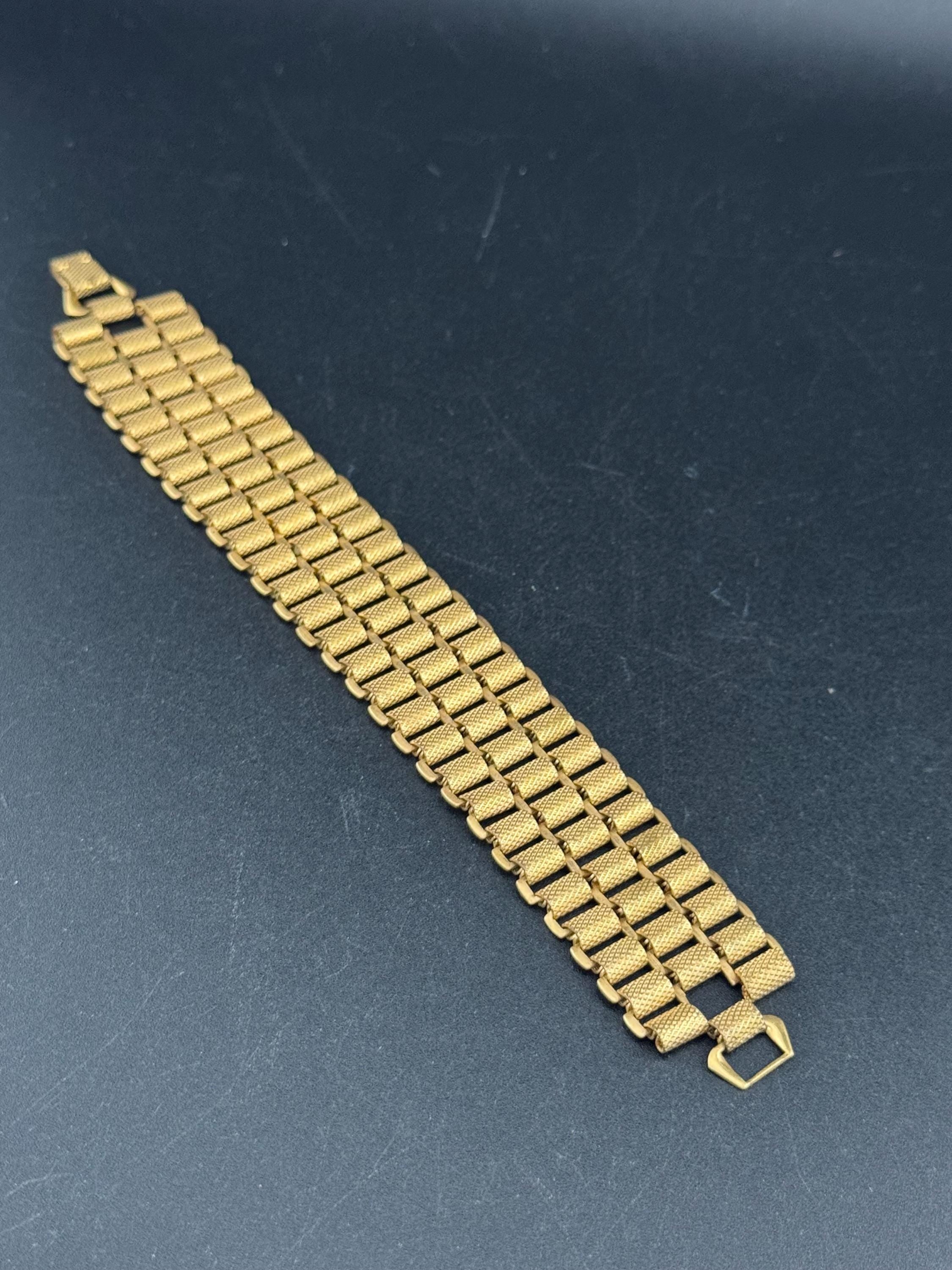 Petite size wrist Nice early mid century gold tone  panel link wide articulated bracelet 17.5cm x 2.5cm book chain design