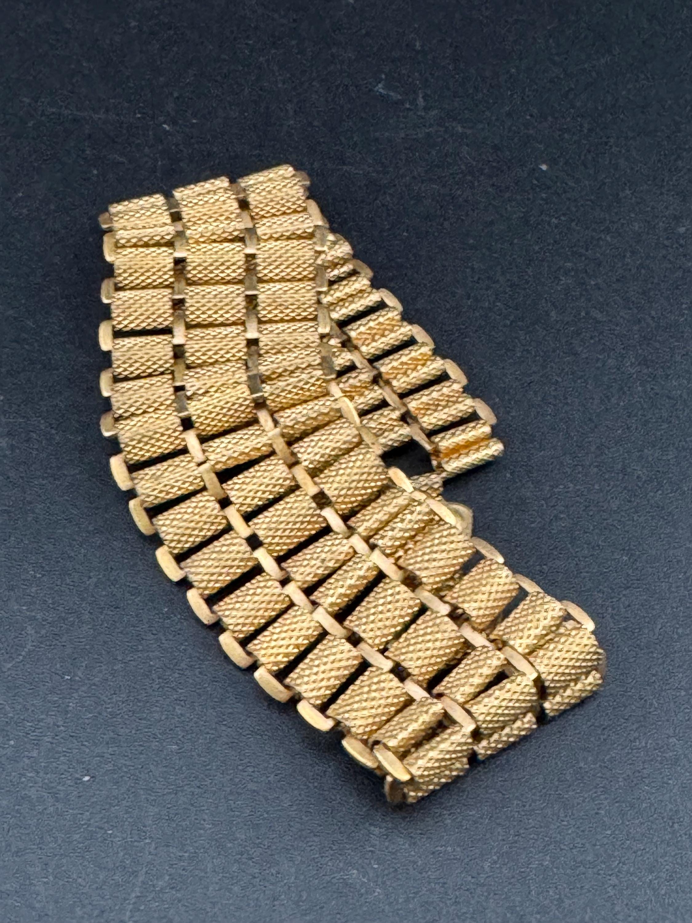 Petite size wrist Nice early mid century gold tone  panel link wide articulated bracelet 17.5cm x 2.5cm book chain design