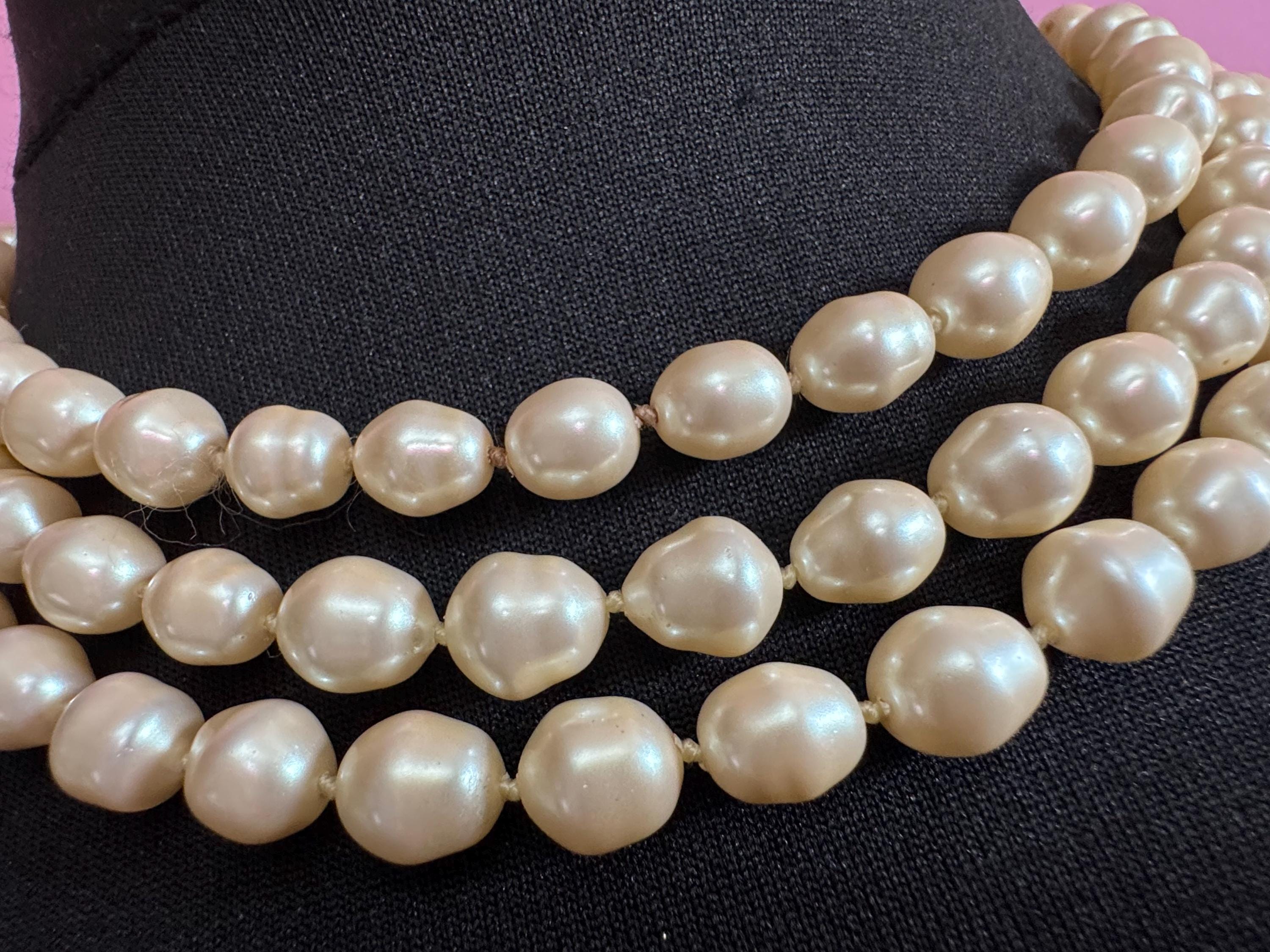Oscar De La Renta Cream Knotted Faux Pearl Flapper Necklace
