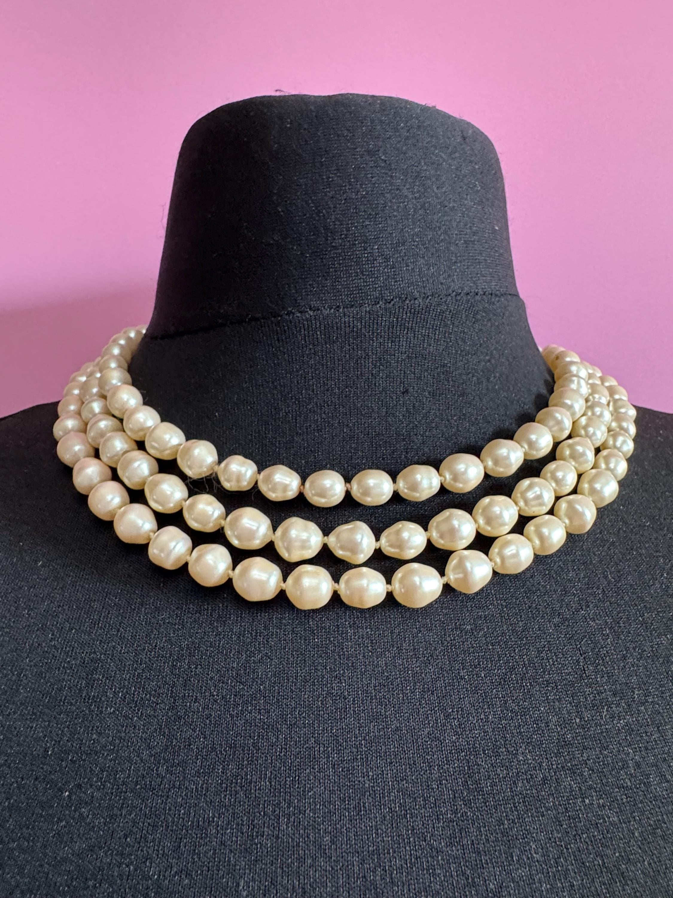 Oscar De La Renta Cream Knotted Faux Pearl Flapper Necklace
