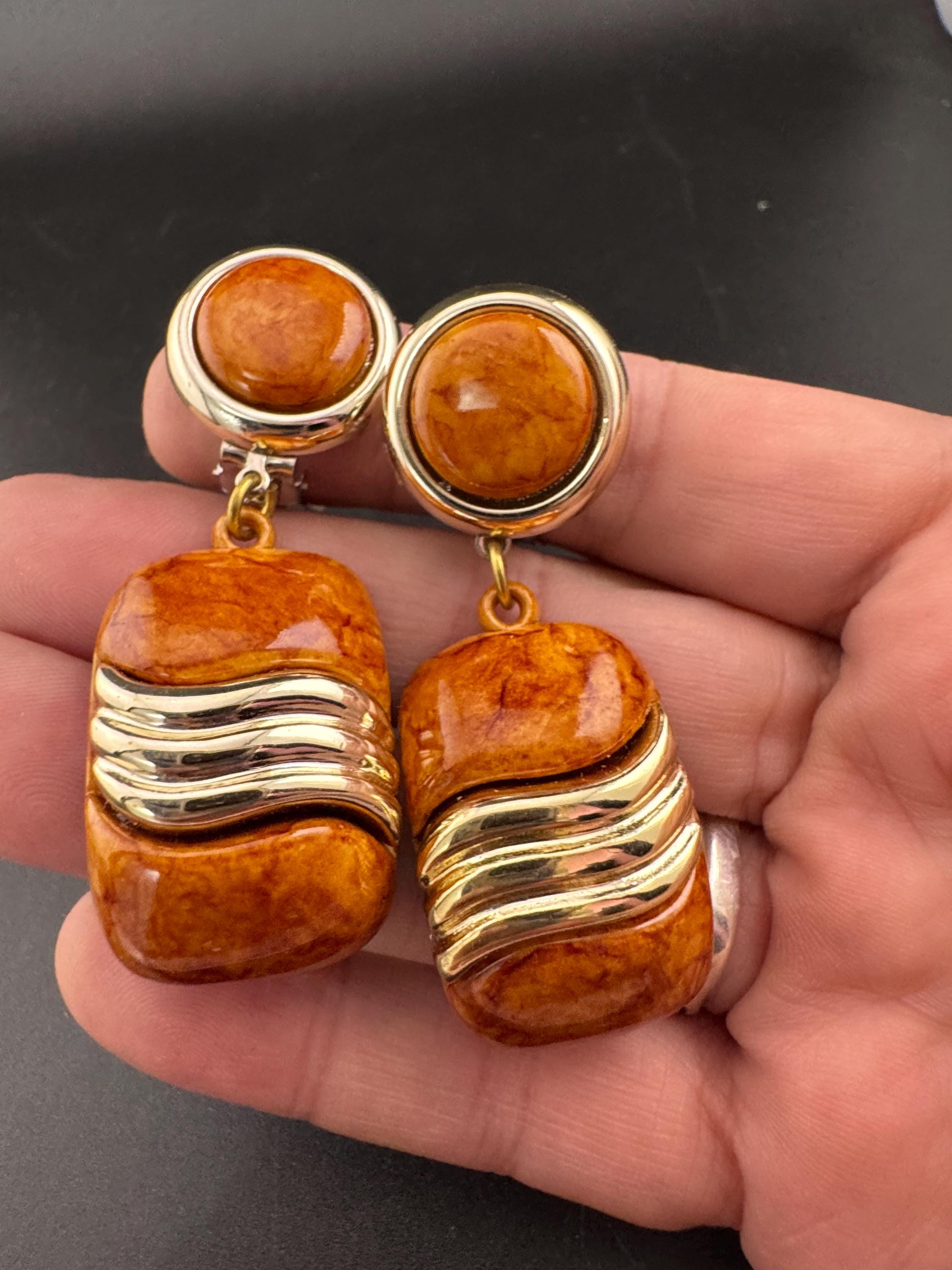Vintage plastic oversized gold tone brown tan clip on dangly drop earrings lightweight 5cm