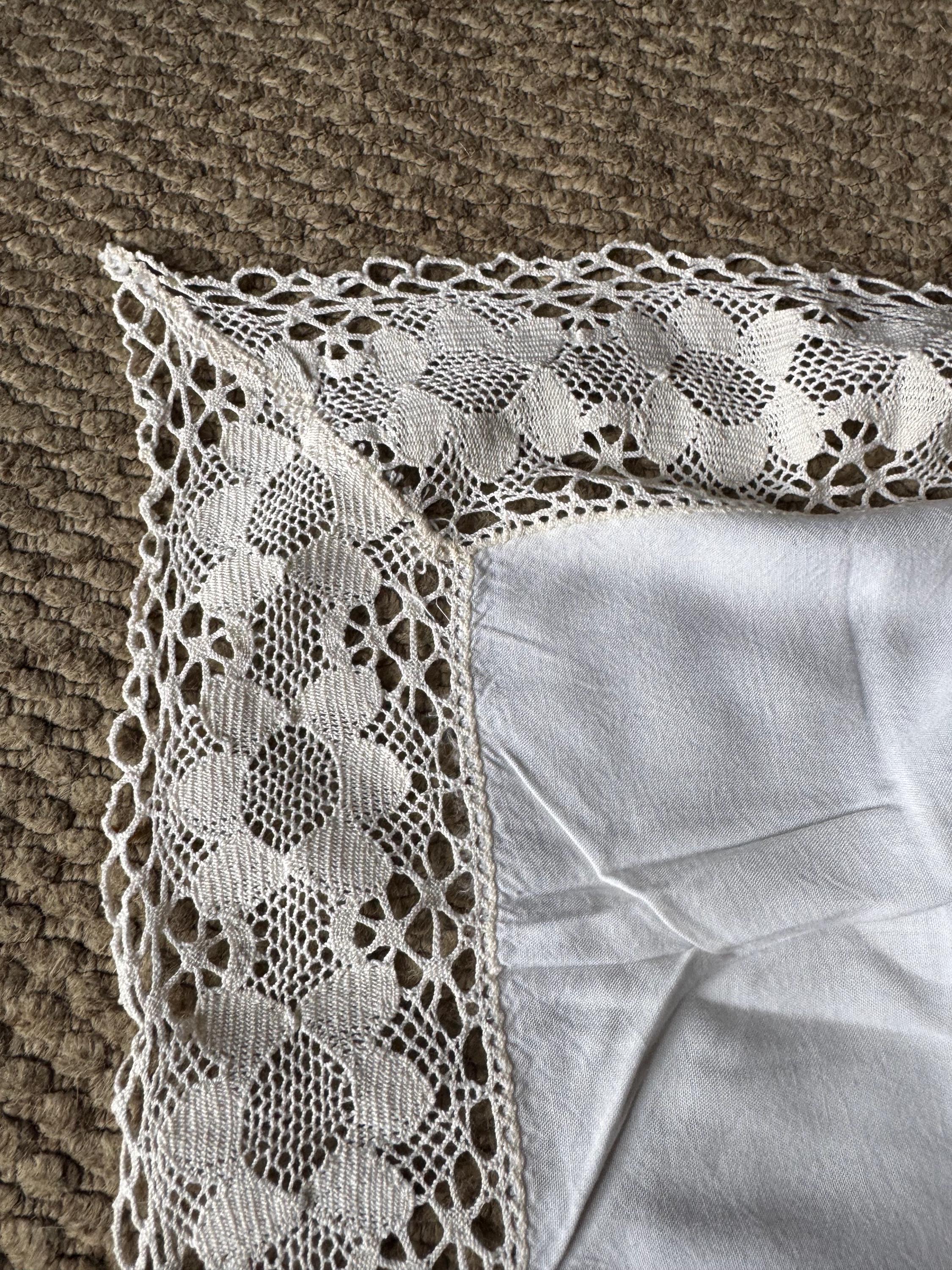 94 x 80cm cream off white vintage rectangular tablecloth crochet crocheted edge Farmhouse Chateau Country cottage style