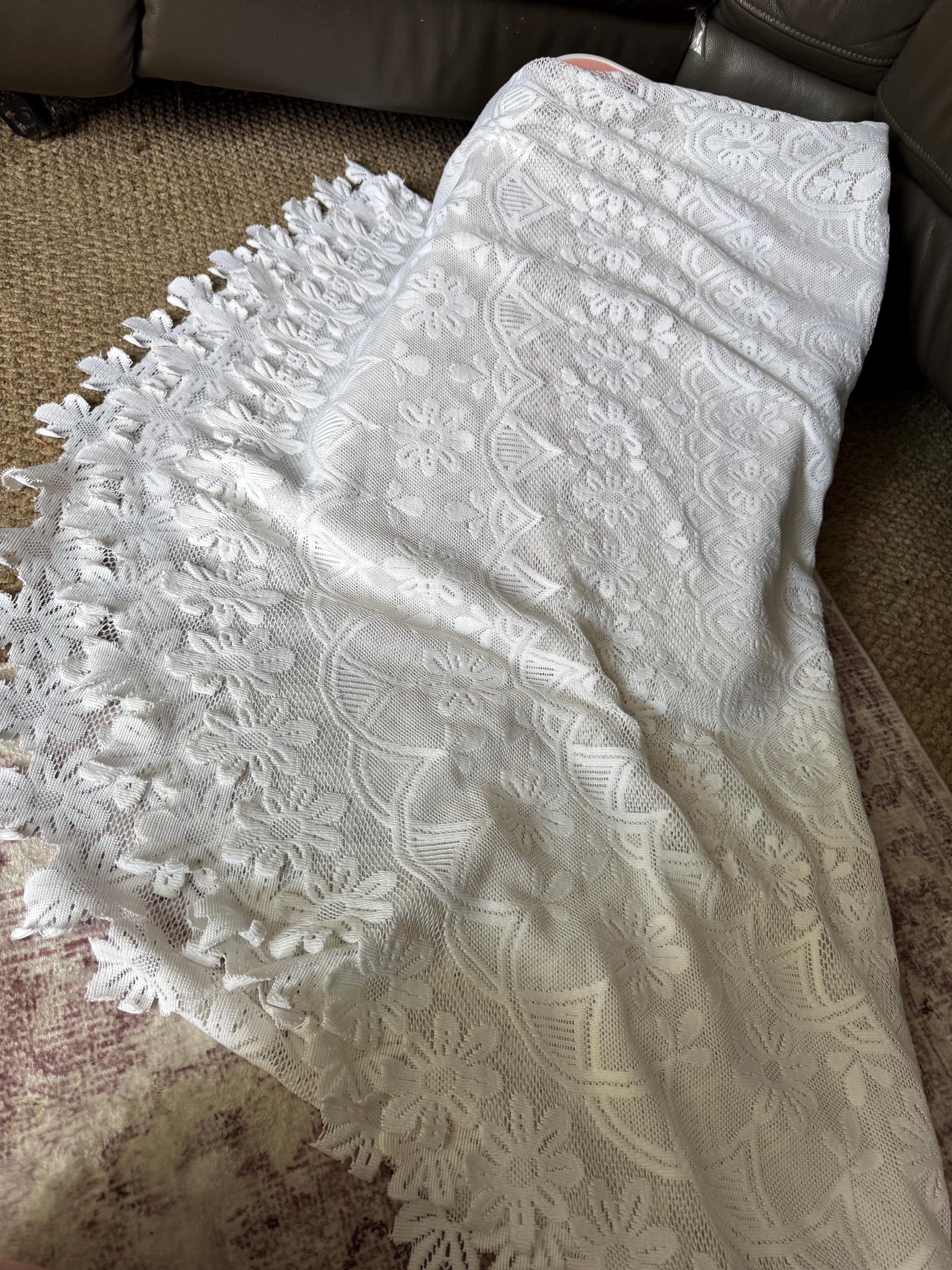 XL 155 x 236cm Vintage machine lace large oval table cloth plain white cut out work, cottage chateau