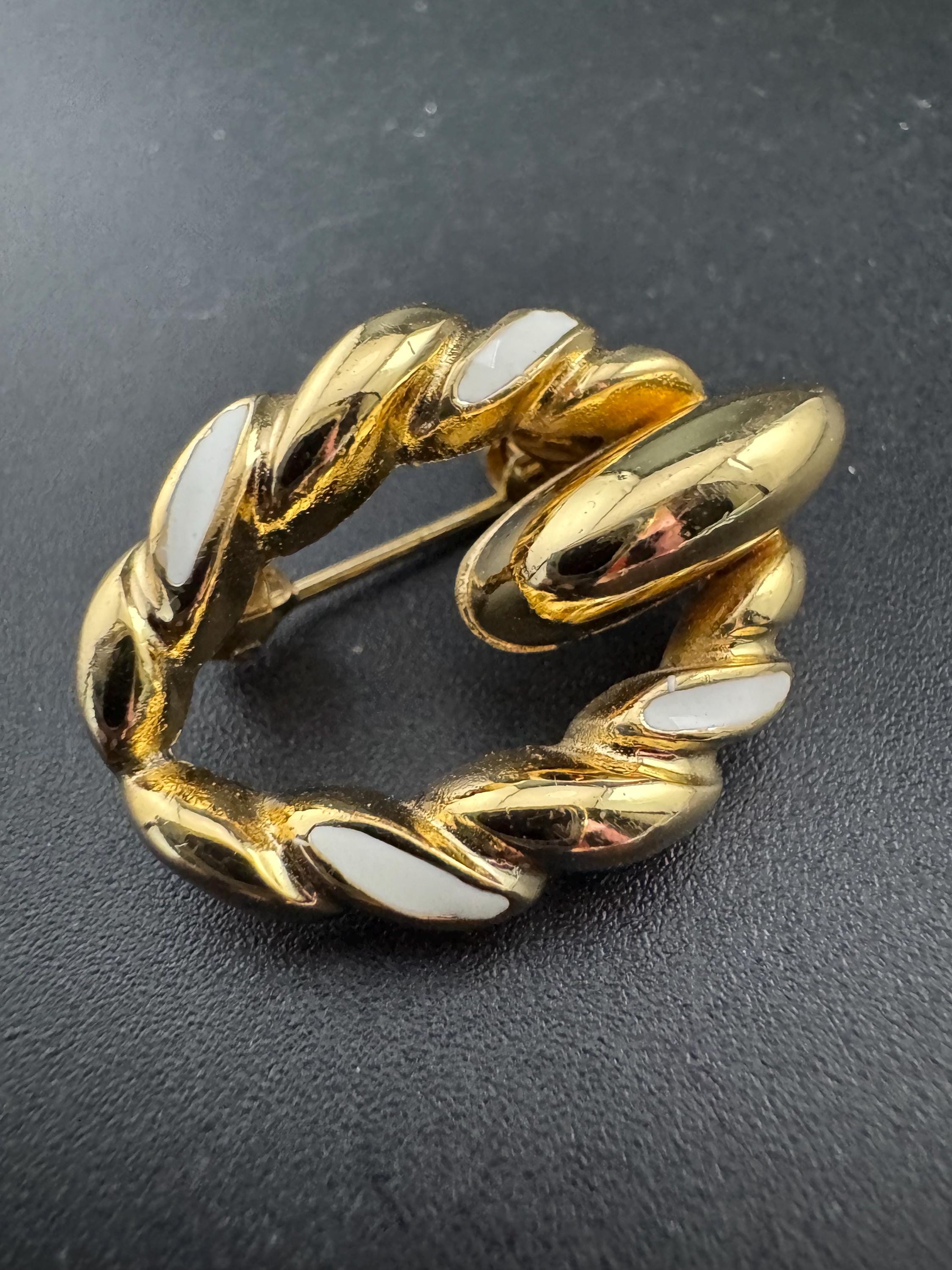 GROSSE signed 1980s German designer white enamel small oval gold plated high end brooch