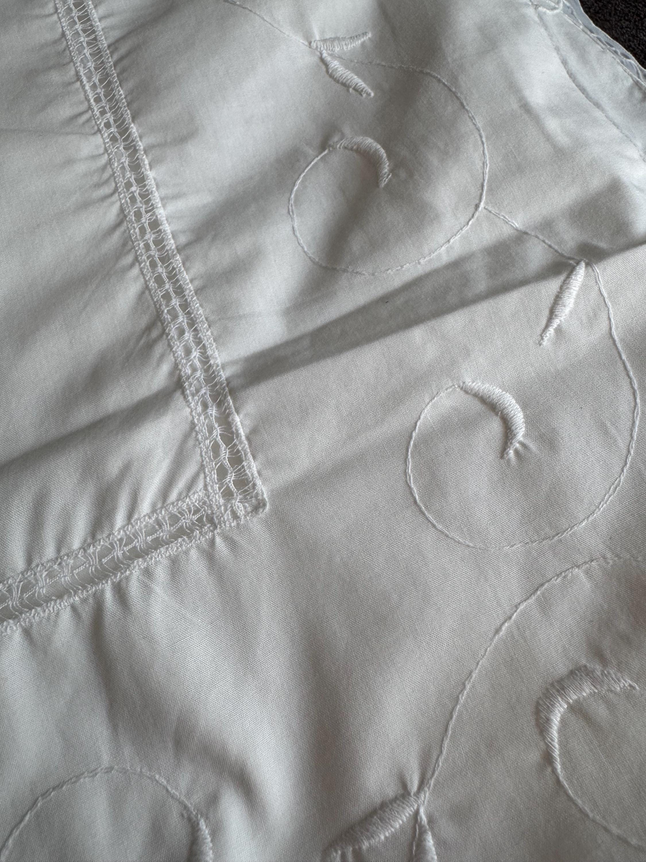 1 piece 28x20” large single pillowcase embroidered with netting and threadwork