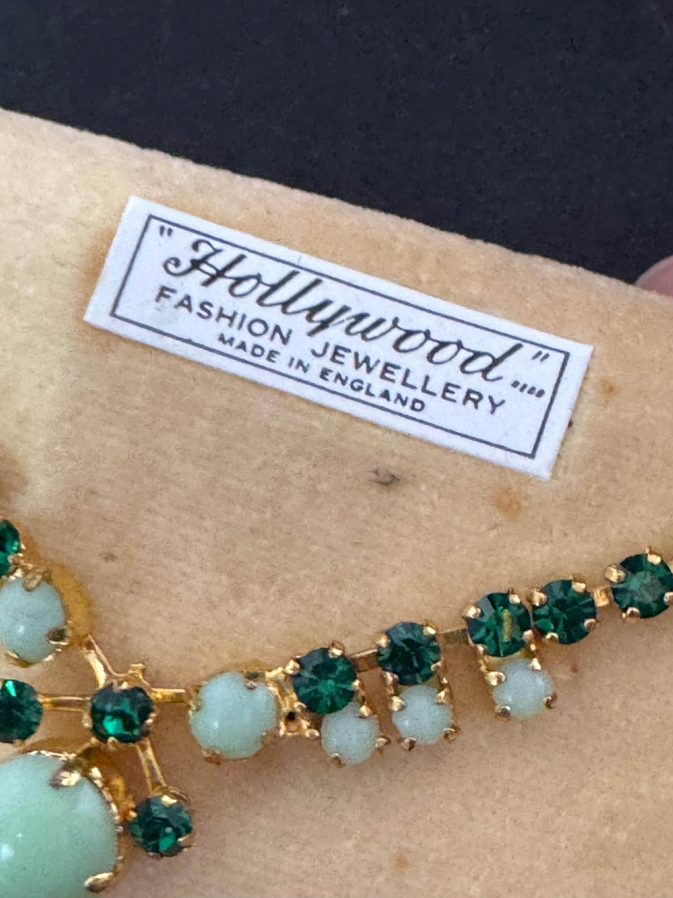 vintage Hollywood emerald green rhinestone necklace and matching clip on stud earrings, jewellery set