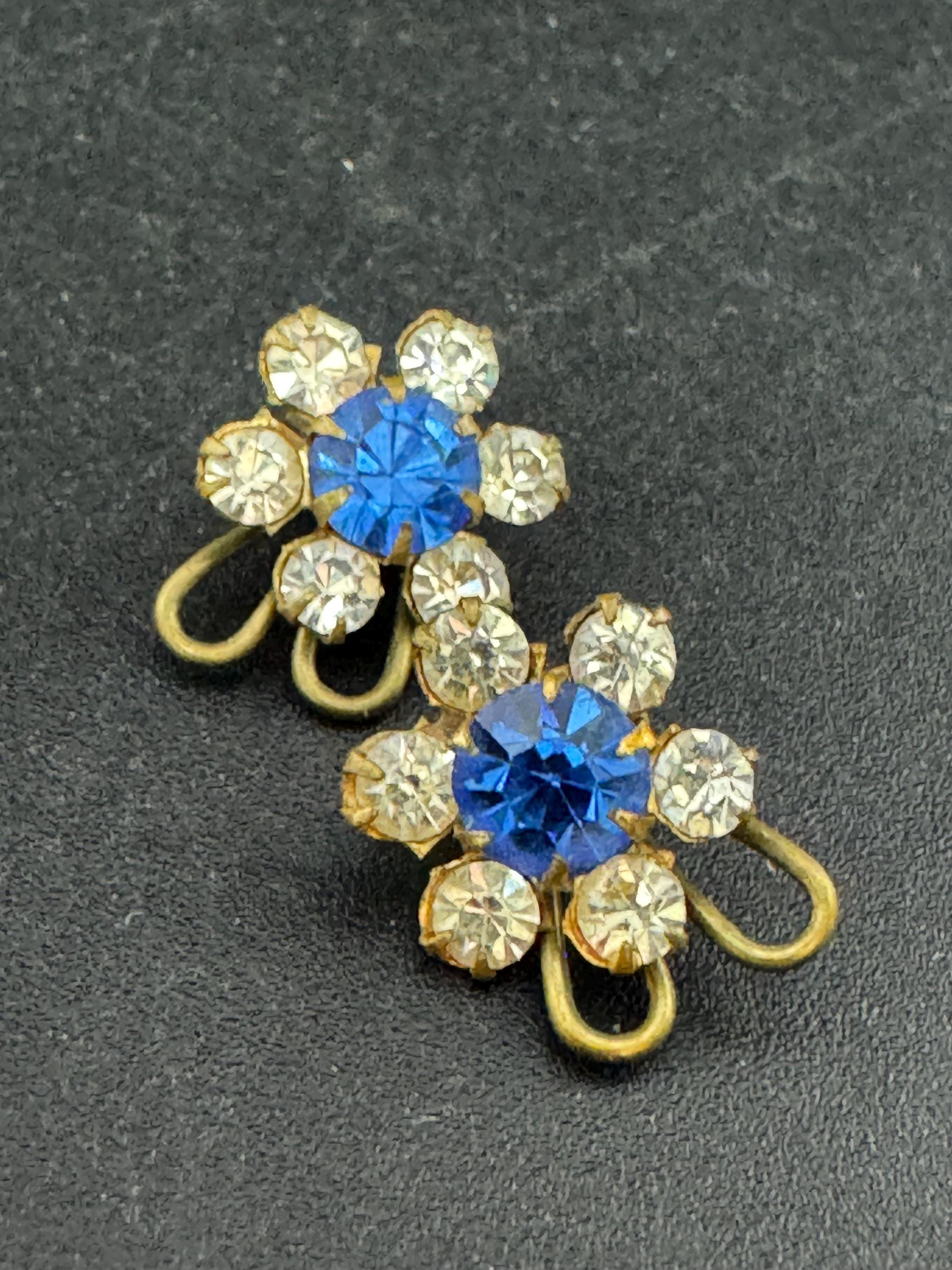 vintage small dainty gold tone sapphire blue and clear diamante stud clip on earrings
