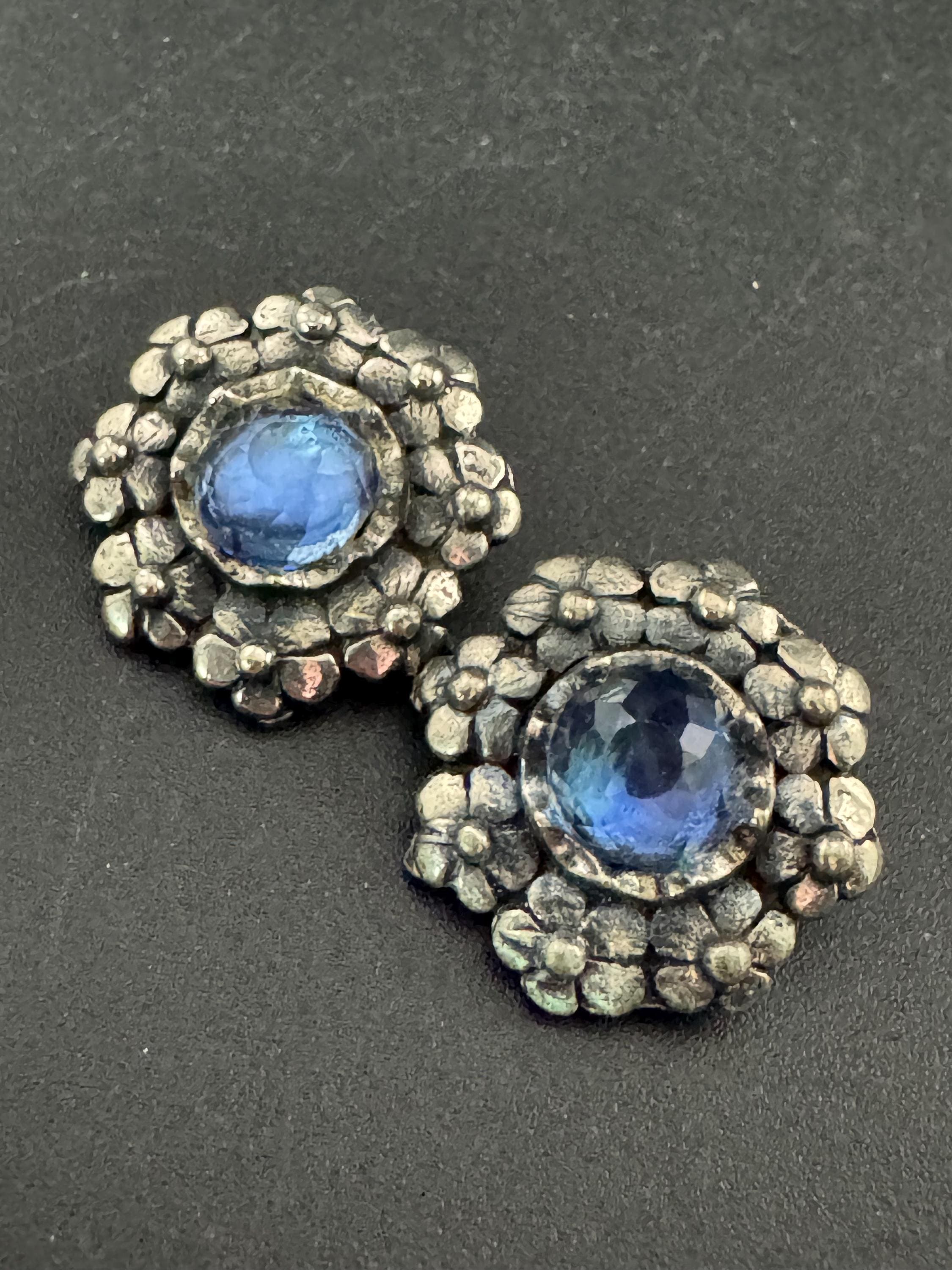 vintage 2cm silver tone sapphire blue diamante stud clip on earrings