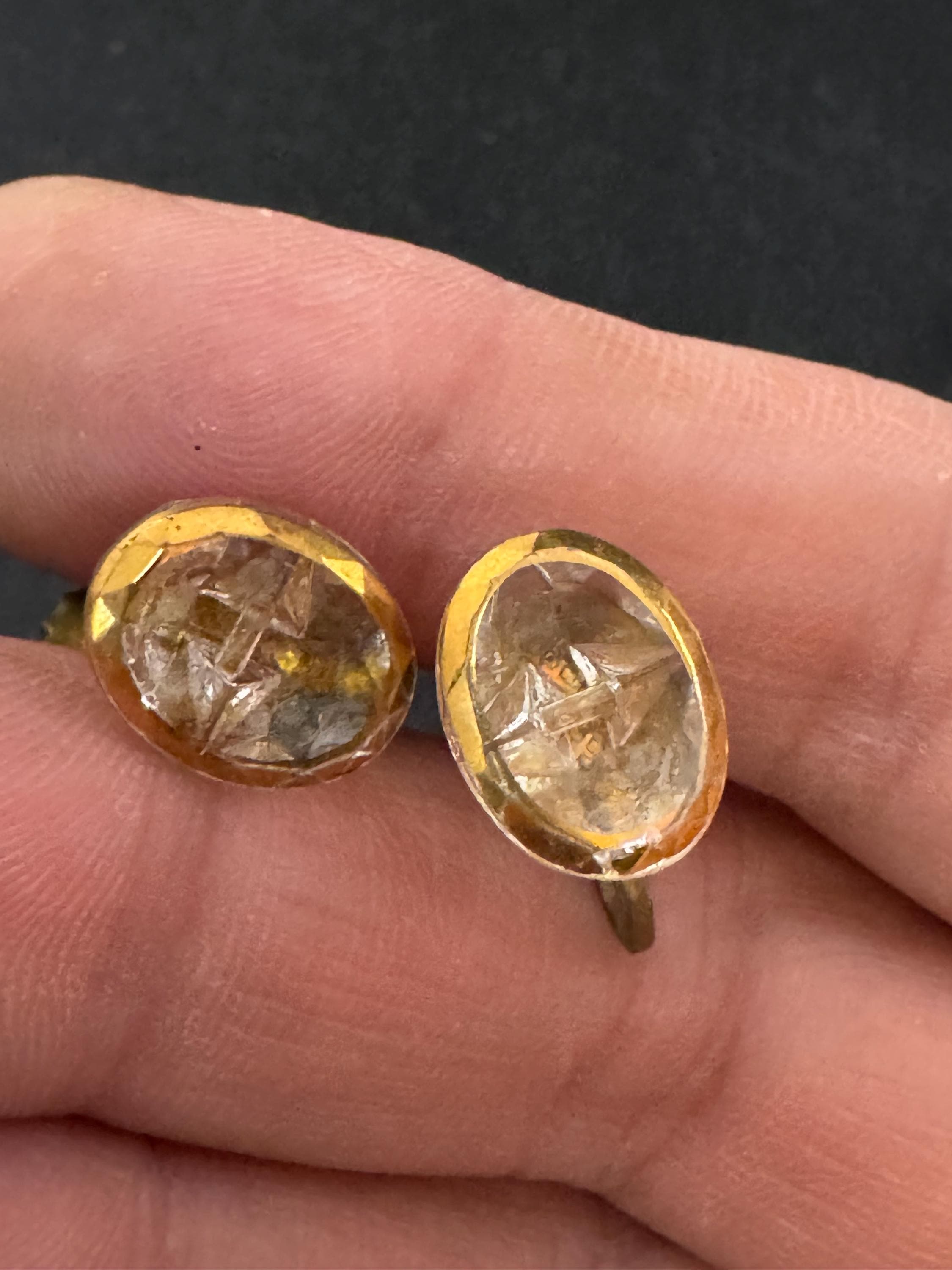 vintage gold tone clear cut glass oval diamanté rhinestone screw back clip on stud earrings