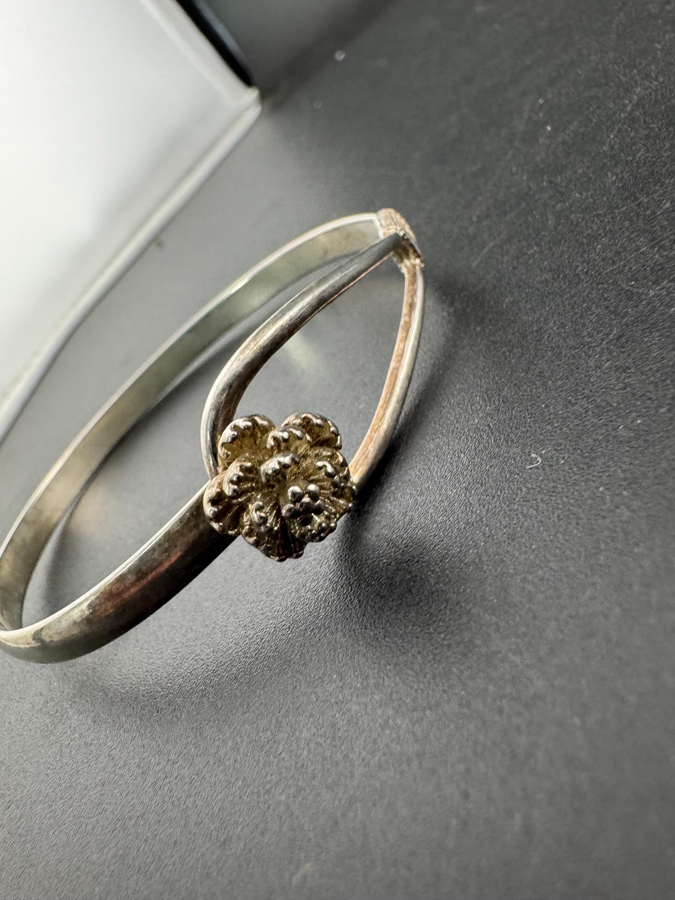 Vintage brutalist style flower head silver hook link bangle bracelet 12.4grams