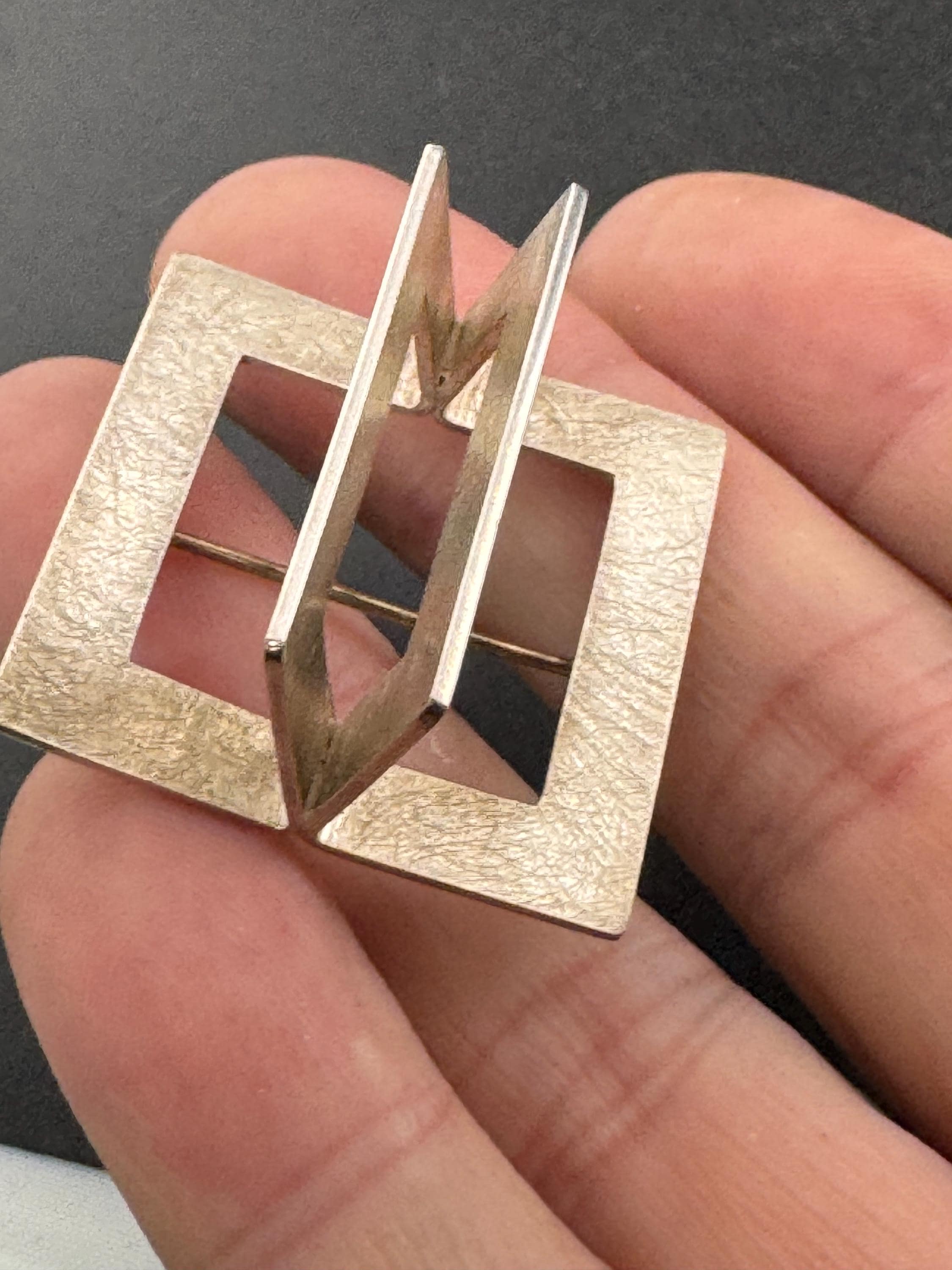 Modernist signed NS 925 Sterling silver brutalist geometric brutalist brooch 9.4 grams 3cm
