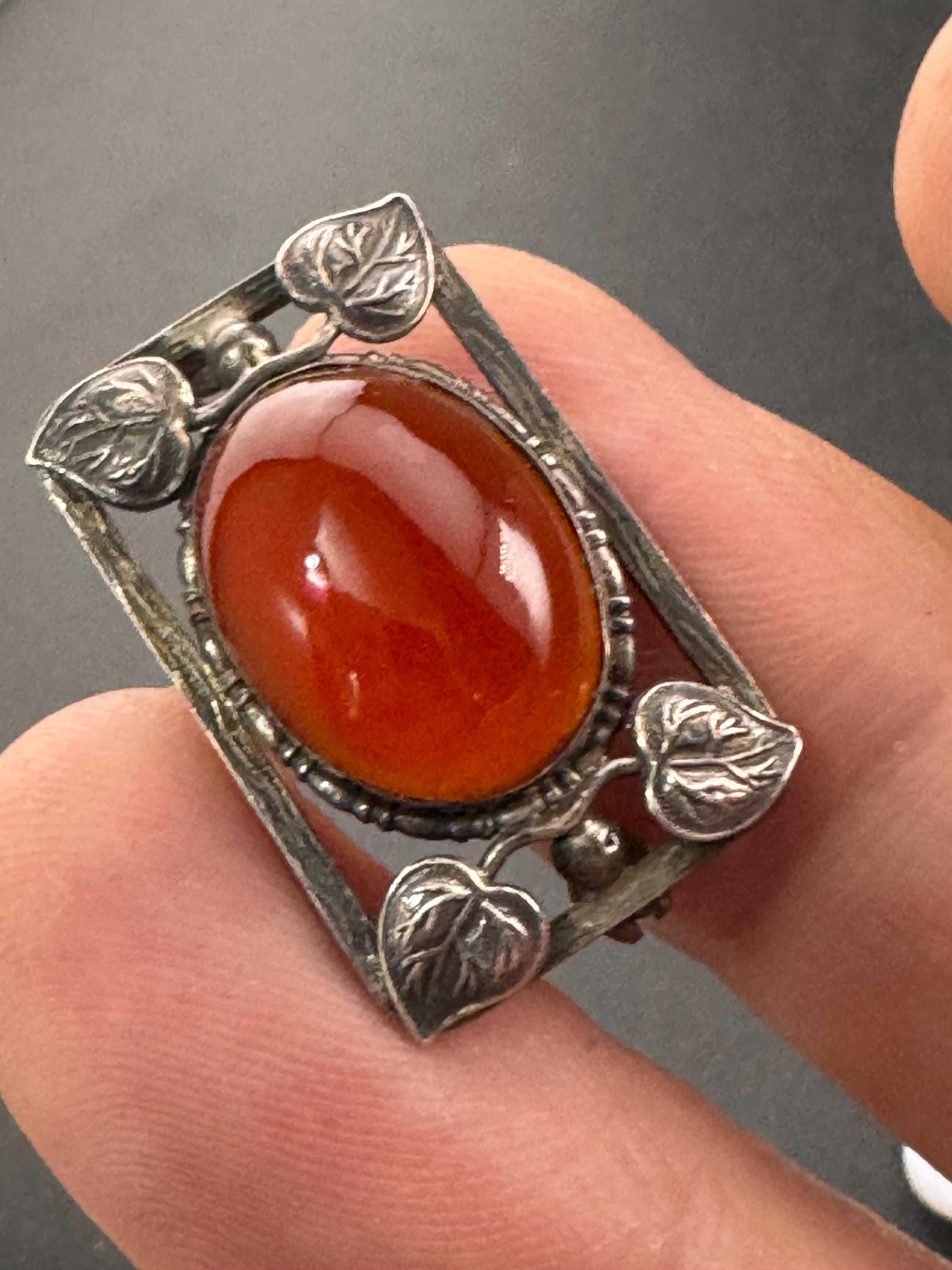 Sweet little antique Sterling silver floral carnelian cabochon brooch 4 grams 2.5cm art nouveau period Edwardian back pin