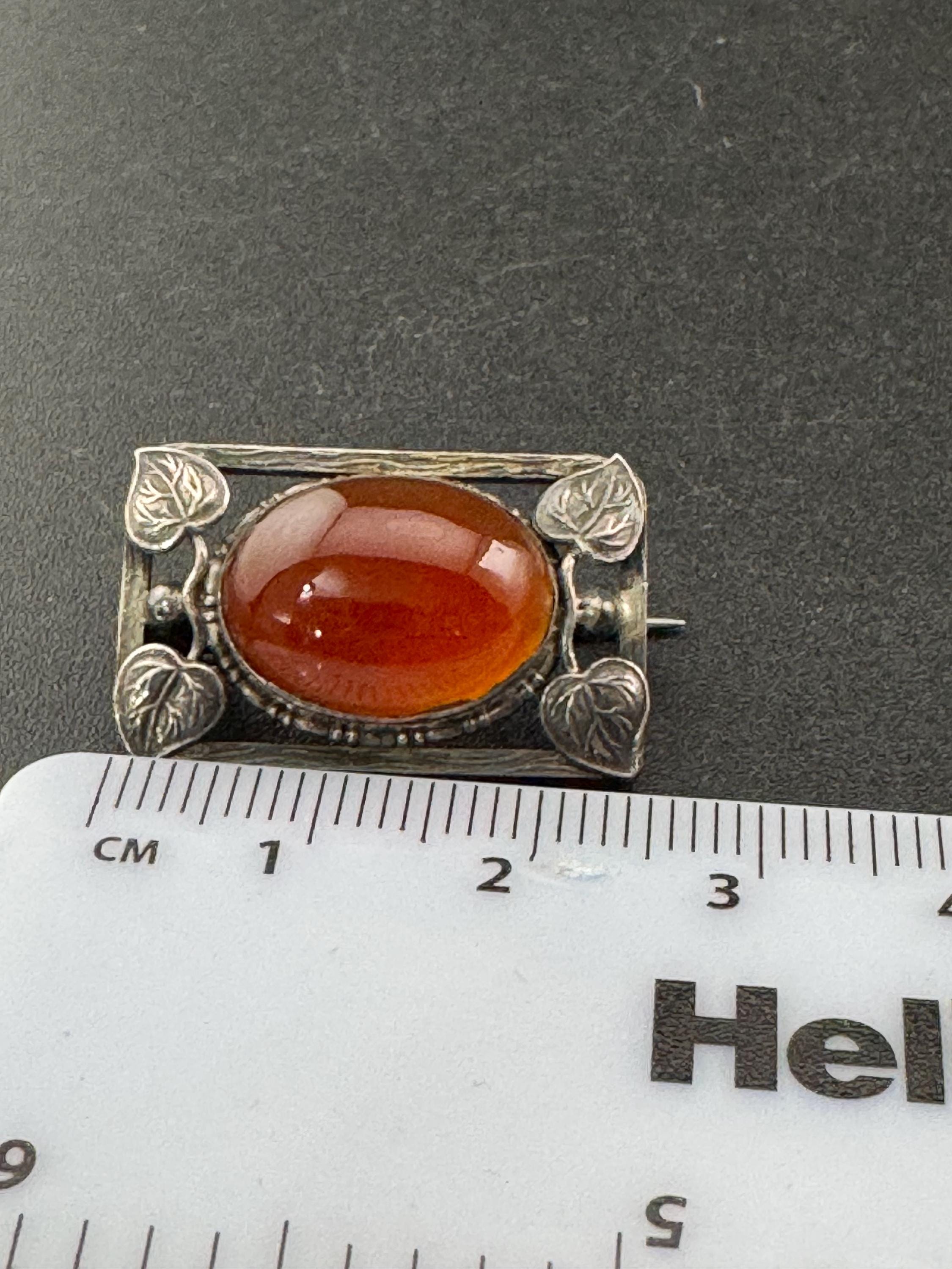 Sweet little antique Sterling silver floral carnelian cabochon brooch 4 grams 2.5cm art nouveau period Edwardian back pin