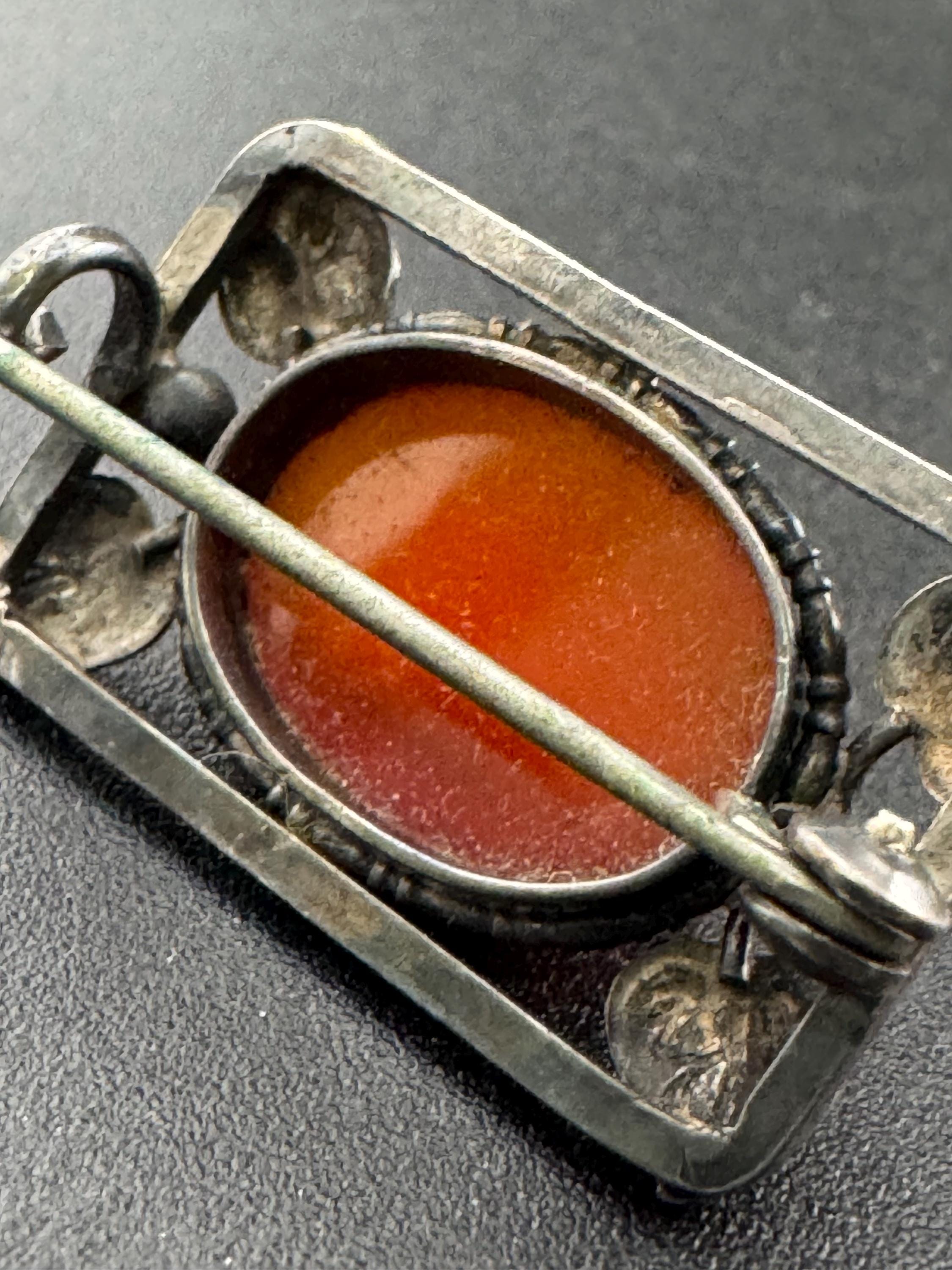 Sweet little antique Sterling silver floral carnelian cabochon brooch 4 grams 2.5cm art nouveau period Edwardian back pin