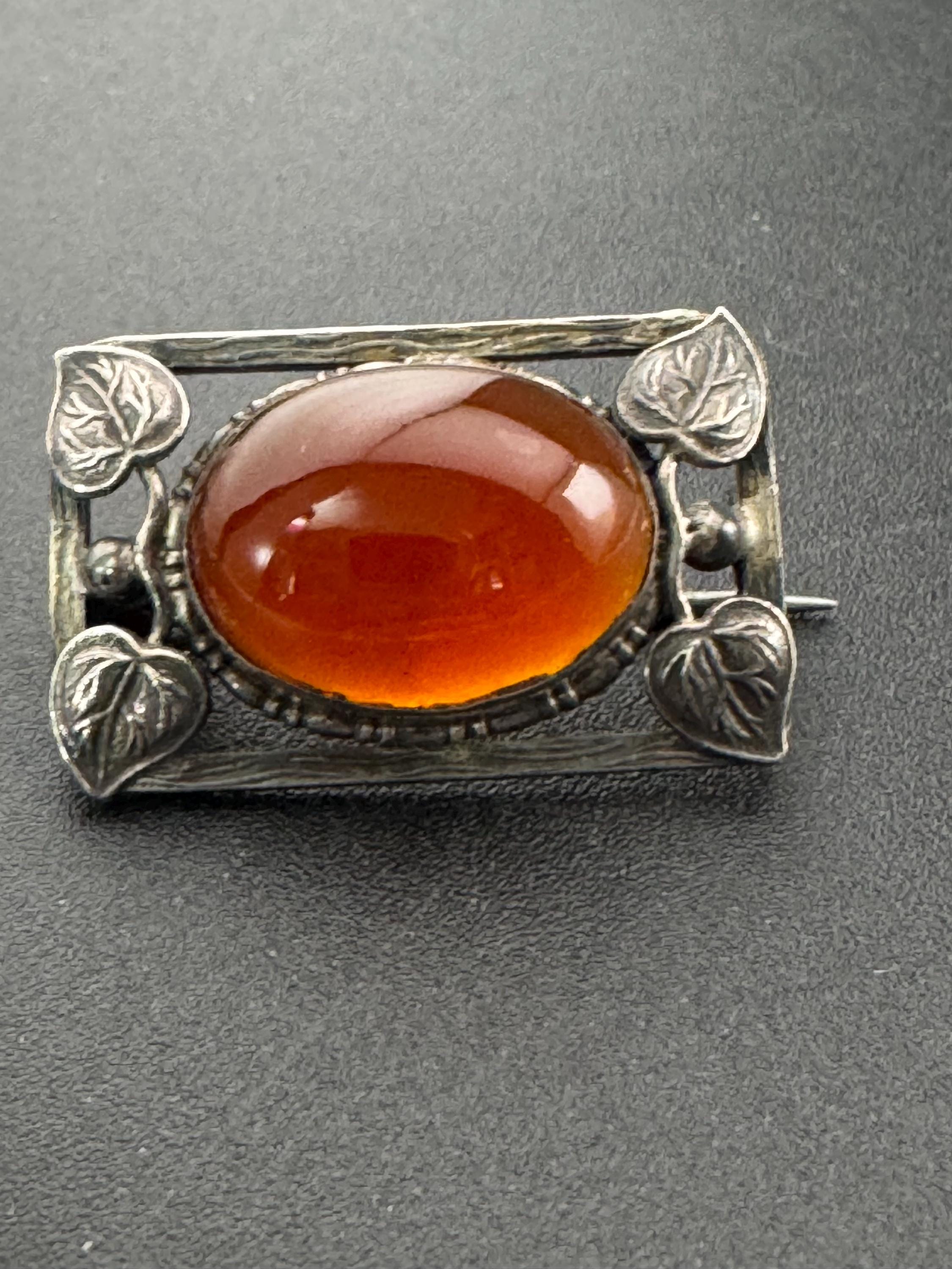 Sweet little antique Sterling silver floral carnelian cabochon brooch 4 grams 2.5cm art nouveau period Edwardian back pin