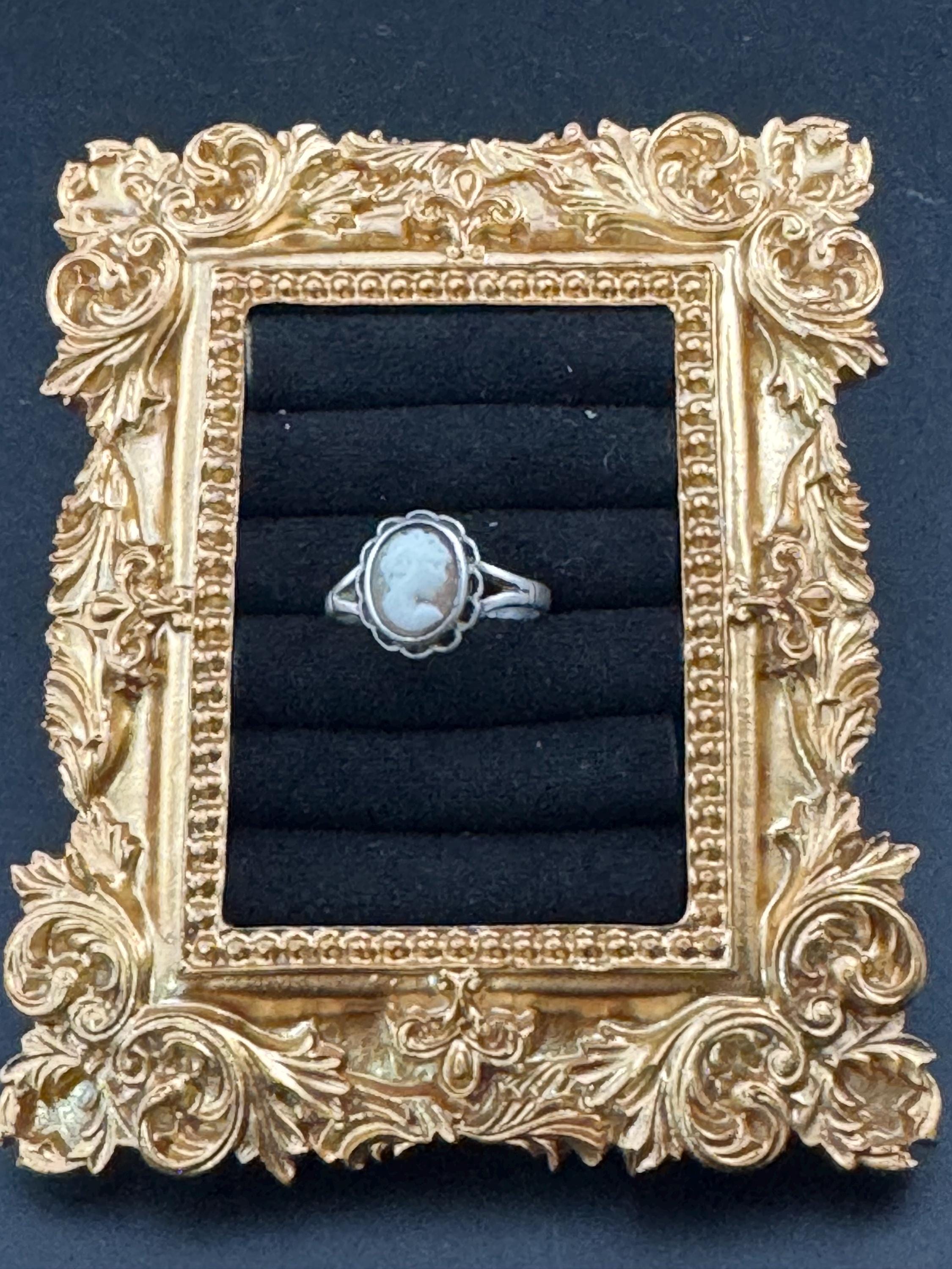 Size p 2.5 grams Vintage 925 sterling silver carved shell pearl cameo ring