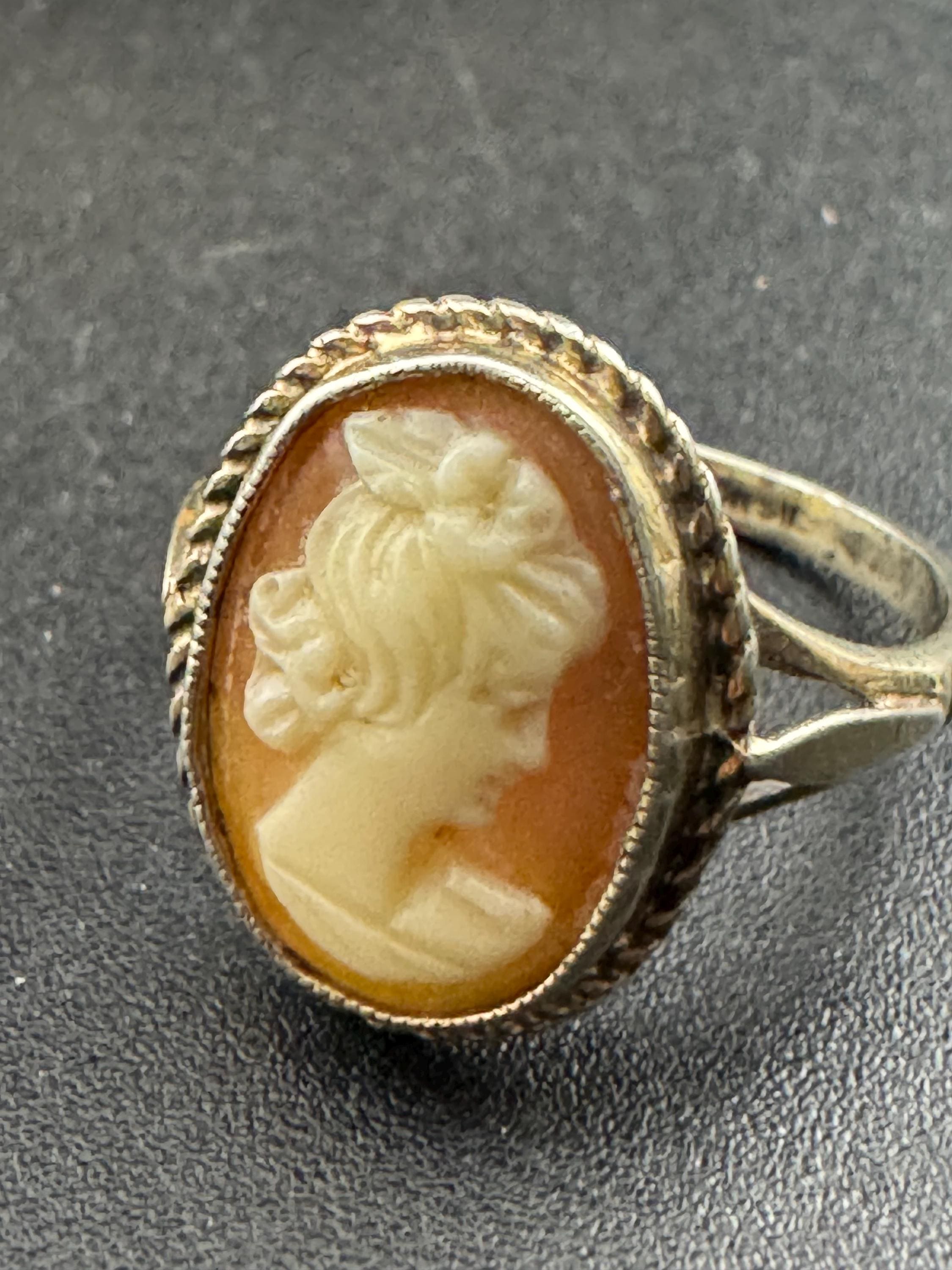 Size L 2.3 grams Vintage 925 sterling silver carved shell pearl cameo ring