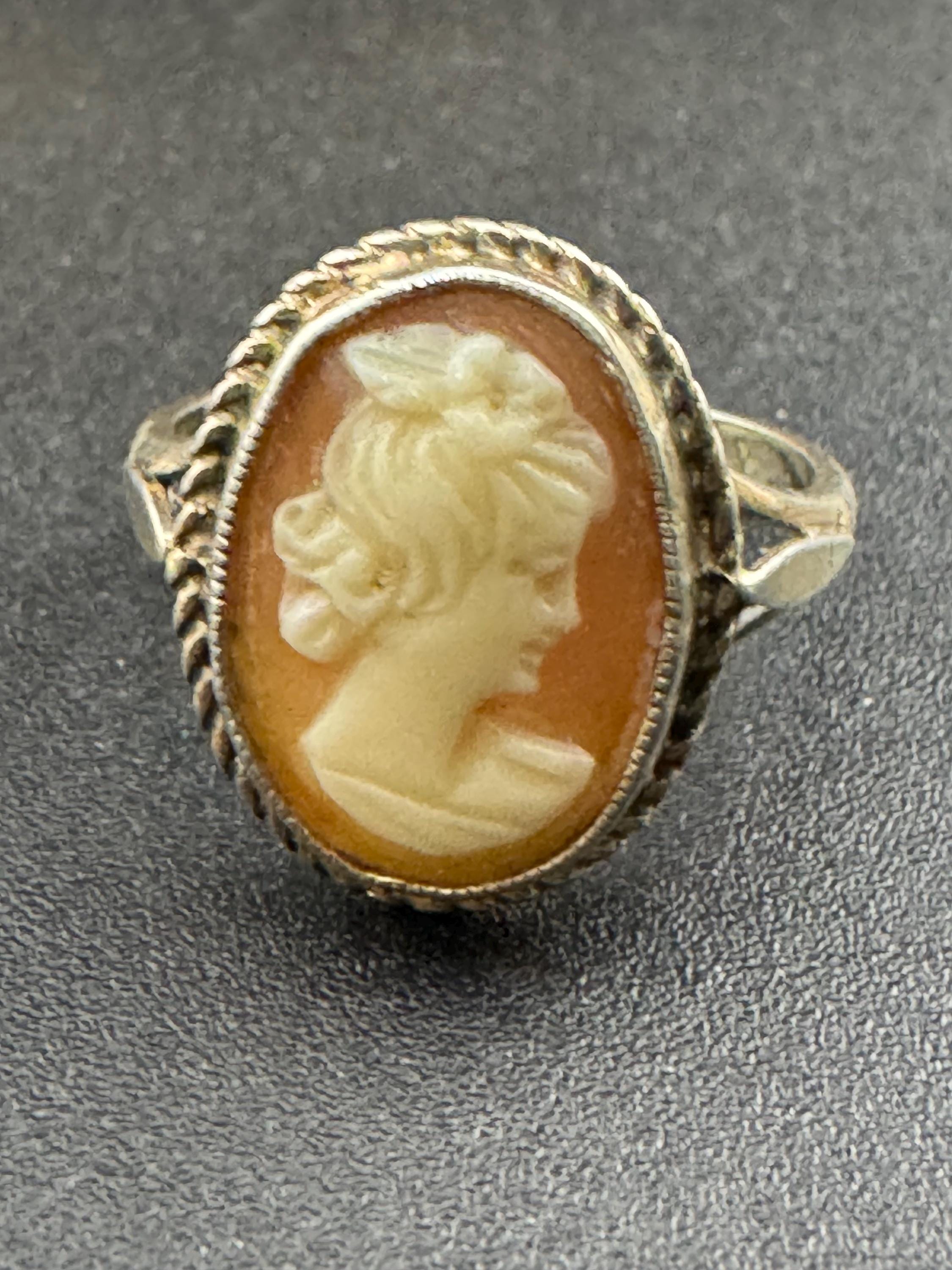 Size L 2.3 grams Vintage 925 sterling silver carved shell pearl cameo ring