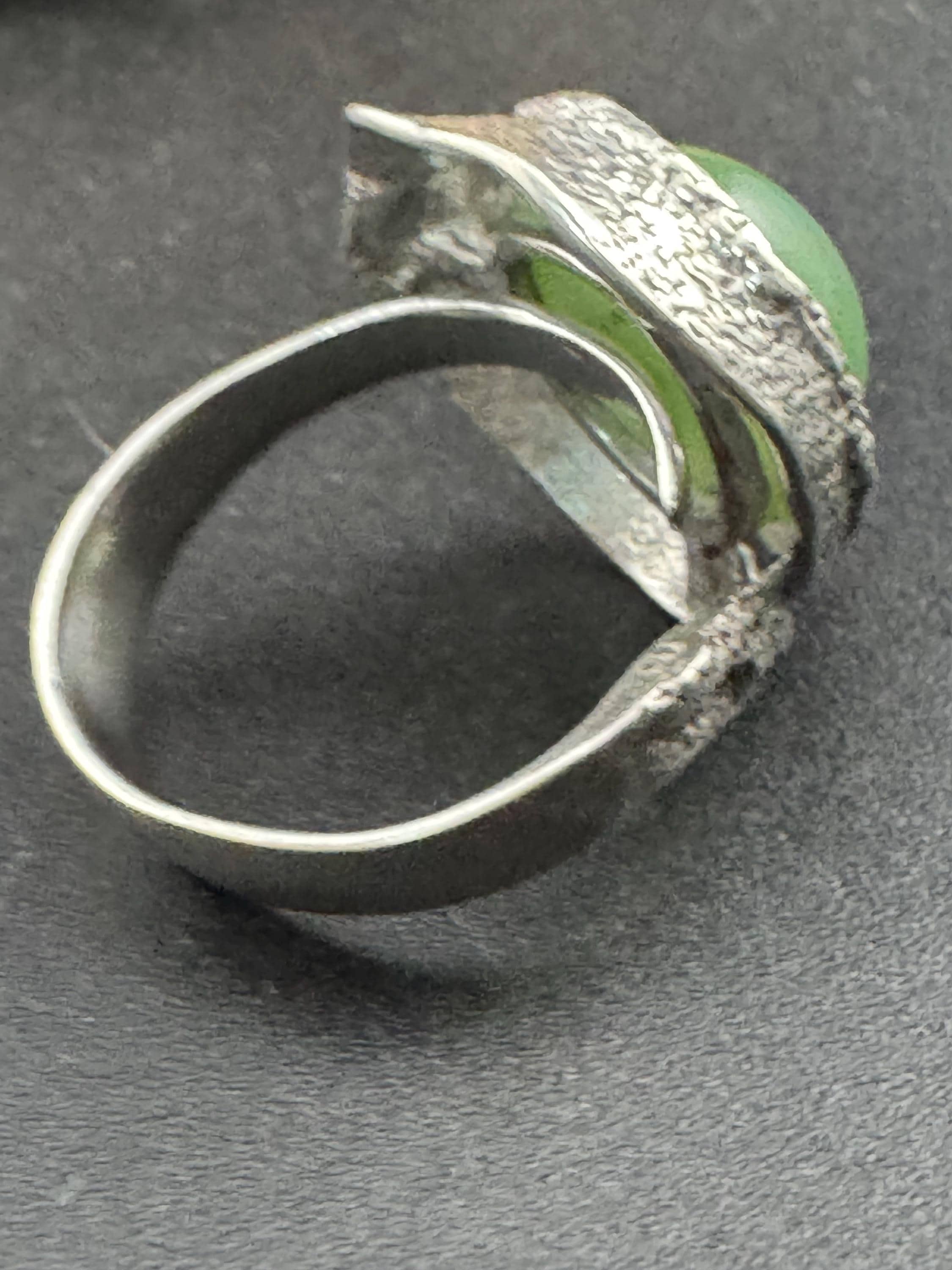 Uk Size U men’s brutalist 925 Sterling silver ring with green gemstone, adjustable sizing