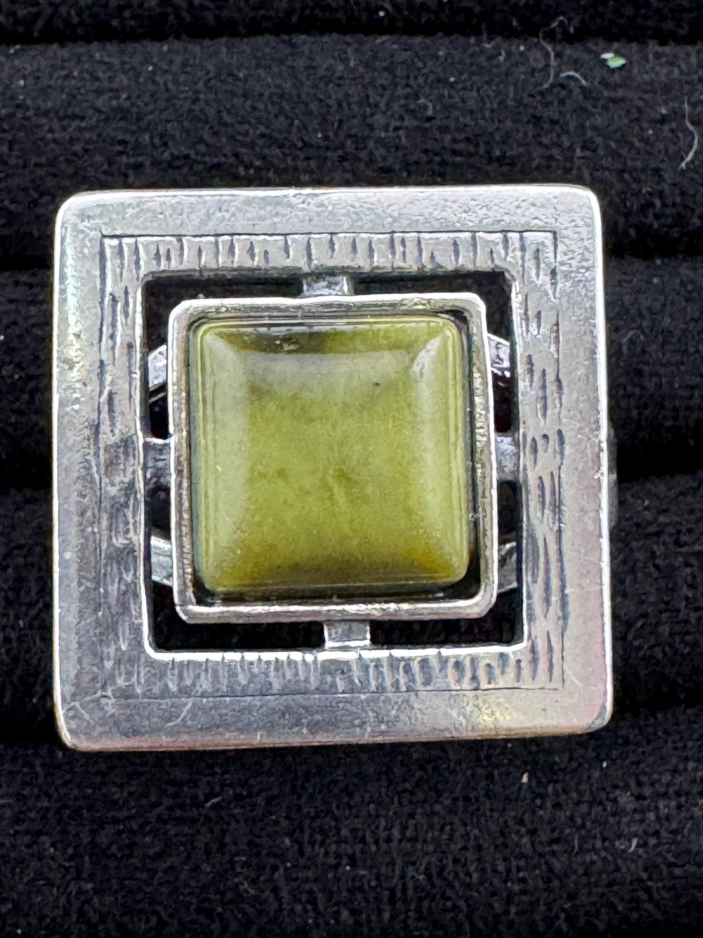 Uk Size R brutalist 925 Sterling silver square ring with green gemstone