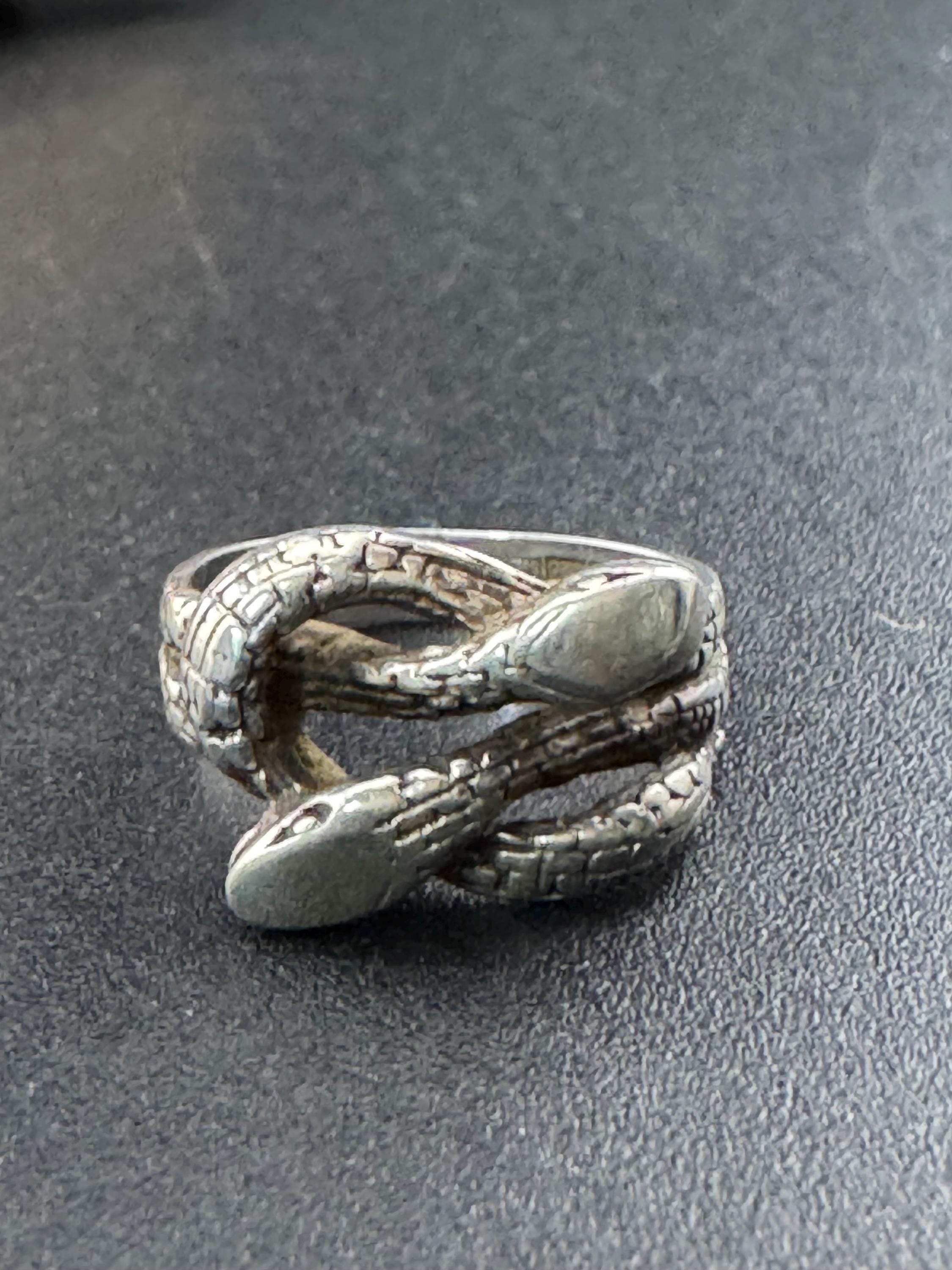 Size H petite fingers ladies dainty 925 sterling silver snake ring 2.8 grams