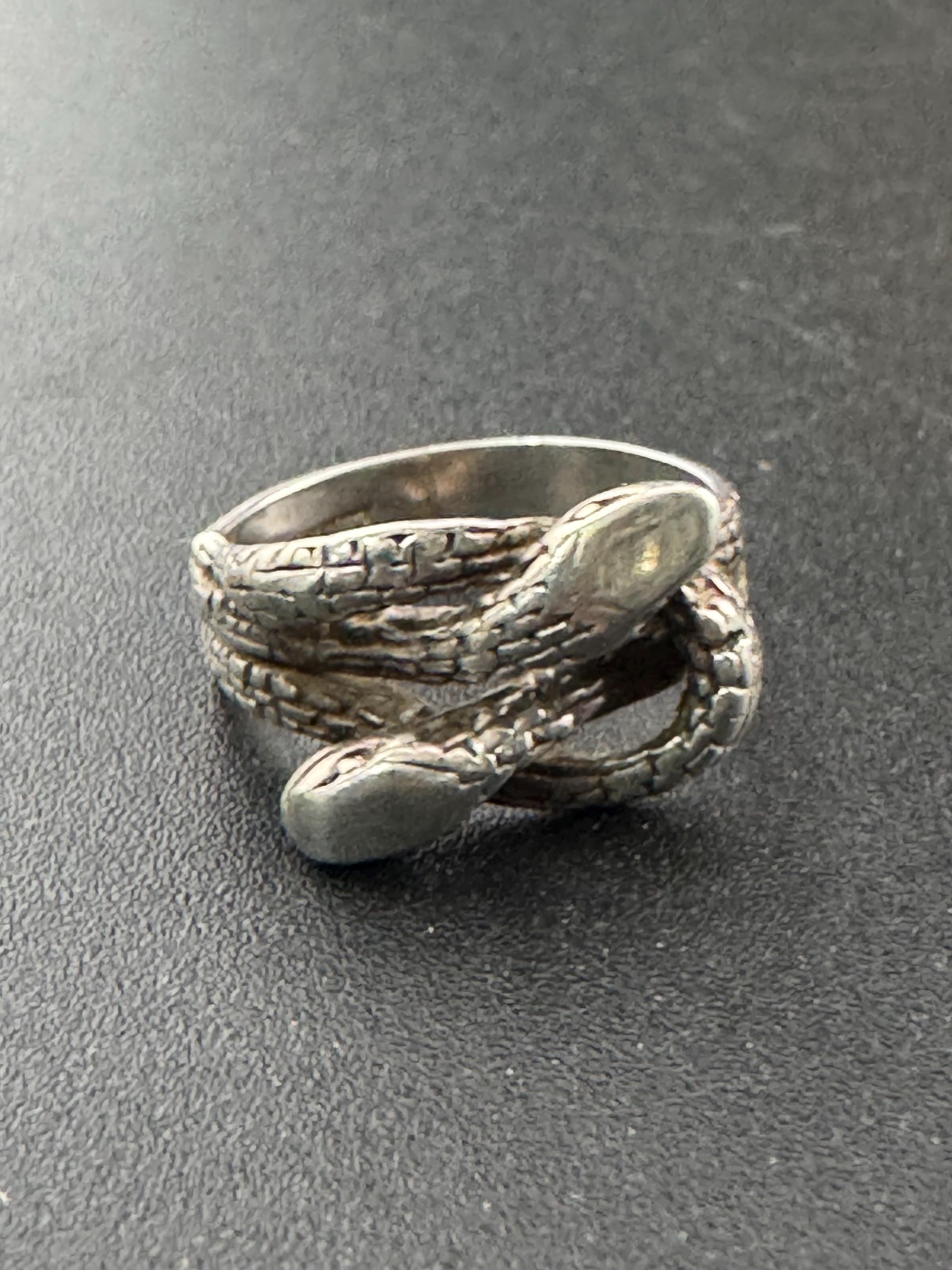 Size H petite fingers ladies dainty 925 sterling silver snake ring 2.8 grams